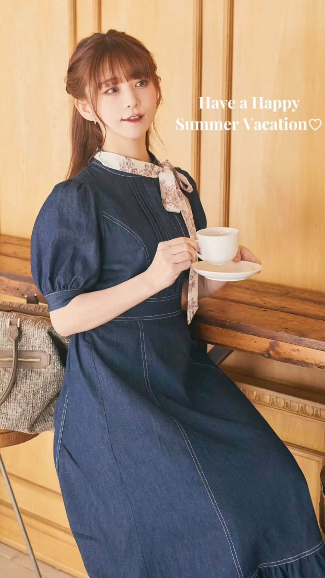 のインスタグラム：「𝐄𝐧𝐣𝐨𝐲 𝐒𝐮𝐦𝐦𝐞𝐫 𝐕𝐚𝐜𝐚𝐭𝐢𝐨𝐧♡  旅に出たくなるワンピースたち♡  デニムのお素材は 綿90%で汗を吸う薄手生地ですので 今の時期にもぴったり♡  お袖は二段階サイズ調整が可能で ウエストは後ろゴムです♡  レースのワンピースは 目の大きな美しいコードレースが 胸元、お袖についており大変涼しいです♡  絶妙に肌着が見えない設計ですので 涼しいのに下着選びに悩みません♡  少し冷房が寒いな、と思ったら 美しいトーションレースがついた デュプレ（二重）カーディガンもどうぞ♡  @stripeclub_clb」