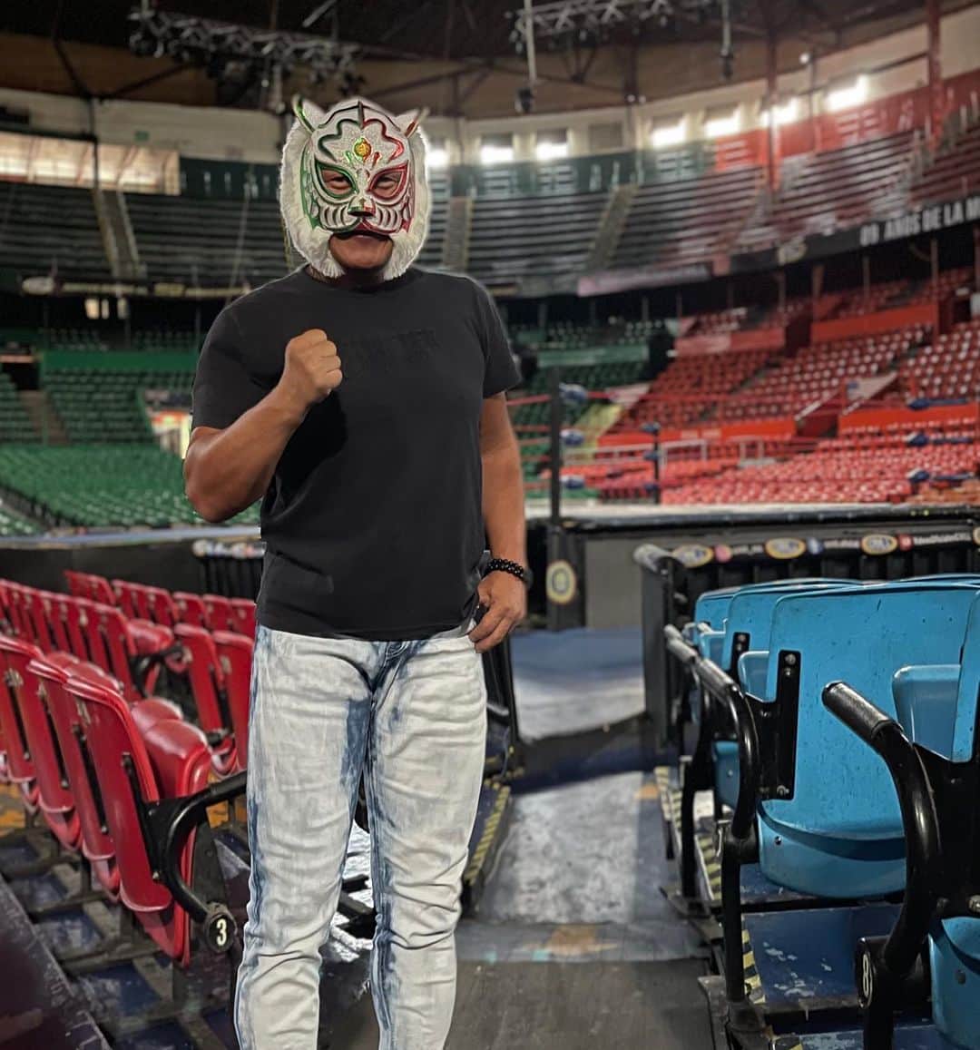 タイガーマスクさんのインスタグラム写真 - (タイガーマスクInstagram)「アレナメヒコで❗️ Nos vemos en Arena México👋🏼 #タイガーマスク #tigermask #njpw #アレナメヒコ #arenamexico」6月29日 15時51分 - tigermask.njpw_official