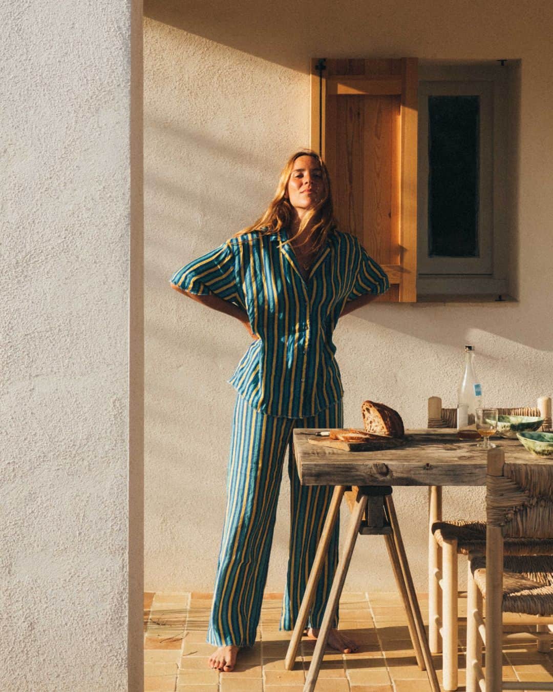 MANGOのインスタグラム：「We can't get over how cool the #SIMONMILLERxMANGO collection is, especially these two pieces worn by our #MangoGirl @frecklesnur. ⁣ Find them at mango.com.  Shirt: 57040383 ⁣ Trousers: 57040381」