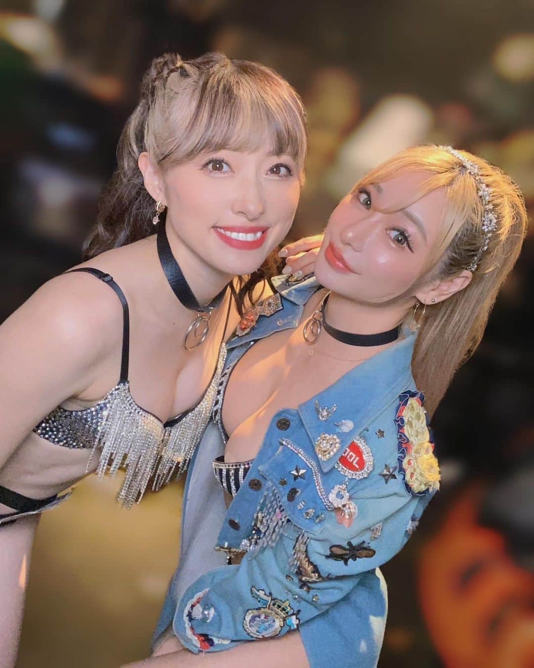 Miiのインスタグラム：「13年前、バーレスク東京の前身のお店 のオープンから一緒に働いてたpartyonのチズミが7月1日で卒業します。 唯一の同期が辞めてしまうのはとても寂しく思います。ステージ上でカッコ良く踊る姿はいつ見てもときめきました。そのダンスが見れなくなるのも残念ですが。。 わたしも1日はpartyonに出演致します。どうかチズミのラストステージ見届けてあげてほしいです✨  #バーレスク#バーレスク東京 #burlesque#burlesquetokyo #showtime#dance#showgirl #partyon#party#japan #japanesegirl」