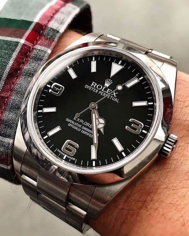 Daily Watchさんのインスタグラム写真 - (Daily WatchInstagram)「Rolex Explorer Ref 214270. Simple yet elegant. Which is your favorite model from Rolex? Photo by @waatch.thiis」6月29日 16時18分 - dailywatch