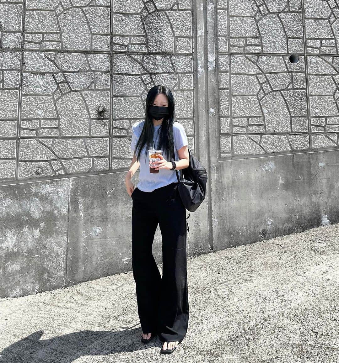 Choi Somiさんのインスタグラム写真 - (Choi SomiInstagram)「⠀⠀⠀⠀ #글랜더 #glander  이동할 땐 편한 옷이 최고 아니겠어요 🚅🎧」6月29日 18時15分 - cxxsomi