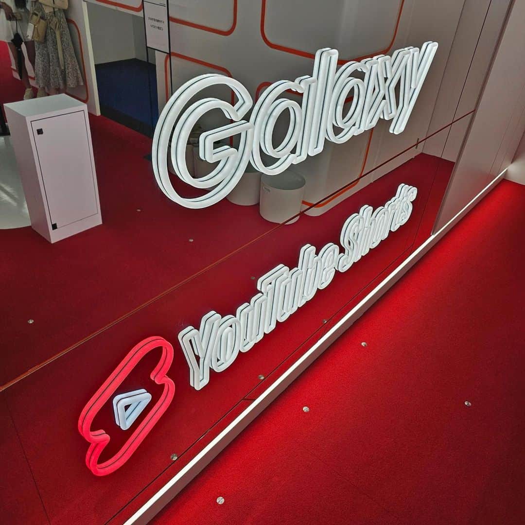 しみずくるみさんのインスタグラム写真 - (しみずくるみInstagram)「原宿にあるGalaxy Harajukuに行ってきました📲💬 チームラボが無料で体験できたり、弱虫ペダルとの期間限定コラボカフェもあって、色んな体験や写真スポットがあってとっても楽しかった💗 Galaxyのスマートフォン写真や動画の画質がとにかく良くて感動したからたくさん写真載せちゃいます😙 是非みんなも行ってみてね🐾 #GalaxyS23Ultra #withGalaxy #Galaxyのある生活 #Promotion」6月29日 18時06分 - __s.k0328