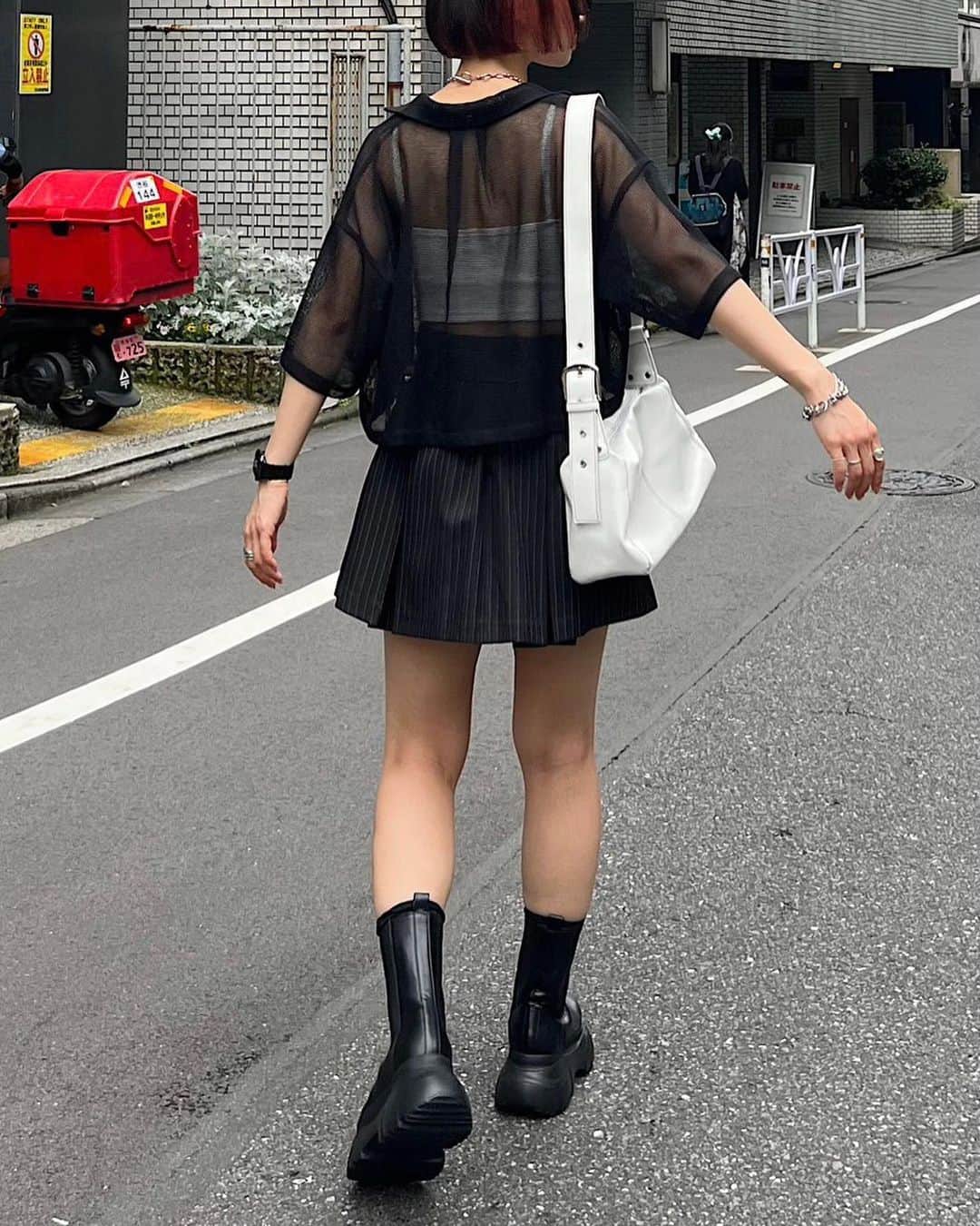 ページボーイさんのインスタグラム写真 - (ページボーイInstagram)「【 NEW ITEM 】  〈 ハイエウストミニプリーツスカート 〉 ¥5,940(tax in)ㅤ black,grey,stripe/3color  ──────────────────ㅤ  今年はプリーツスカートがマストトレンド。  ベルトループ&ハイウエストデザインにし、 ベルトを着用すると、より脚の長さが際立つ仕様に。  適度に広がる太めプリーツで脚のラインが出にくく、 細見え効果が叶うシルエットに。  また、マイクロ丈だからこそインナーはぺチショーパン付き。 ミニ丈初挑戦の方も気にせず履ける仕様に。  #ハイエウストミニプリーツスカート_PB  #23SS_PAGEBOYㅤ #PAGEBOY #ページボーイㅤ #ミニスカート #ミニスカートコーデ #ミニ丈 #ミニ丈コーデ #ショート丈 #プリーツスカートコーデ #プリーツスカート #y2kファッション #y2k #モード系ファッション #モード系」6月30日 20時30分 - pageboy_pr