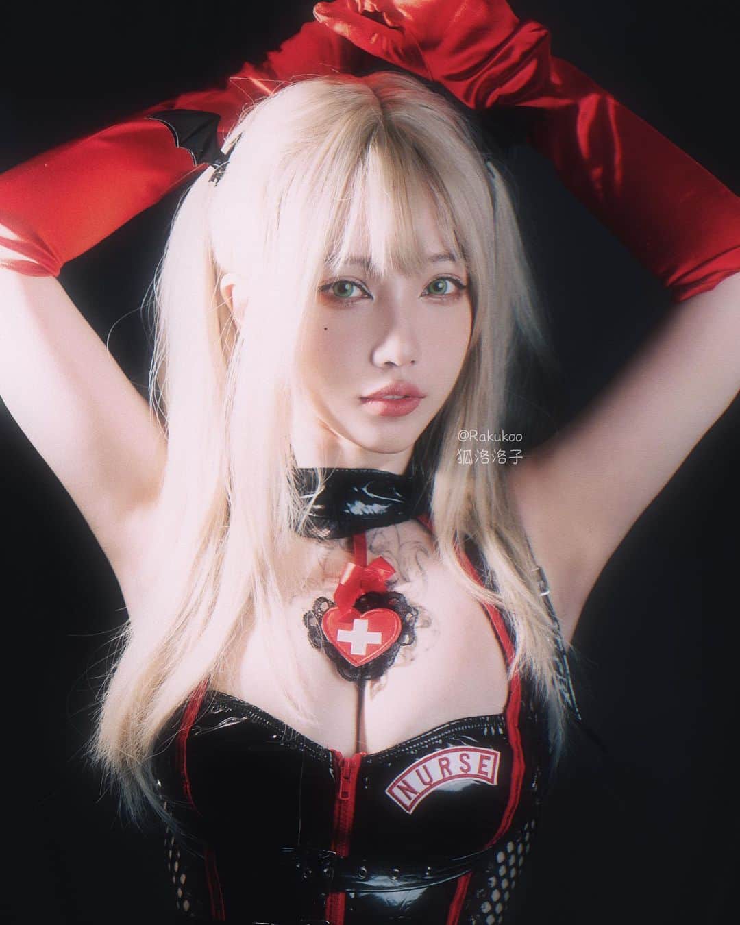 犬神洛洛子のインスタグラム：「The monthly photoset has been updated on my Afdian😈Full 26p link in bio 本月限定全26p已更新至爱发电～」