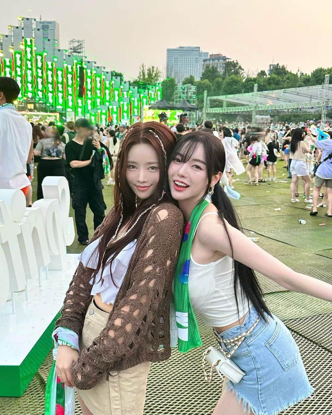 ジユルのインスタグラム：「13년을 알았는데 권태가 안와 이여자.. 매일 새롭고 점점 예뻐져 @shabet_serri」