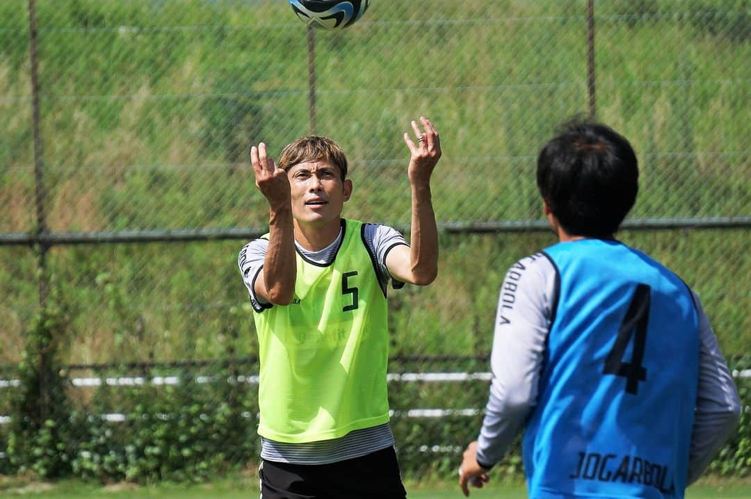 愛媛FCさんのインスタグラム写真 - (愛媛FCInstagram)「🍊EFC TRAINING PHOTO📸  🟧NEXT MATCH🟧 📅7月1日（土） ⌛18時キックオフ 🆚#松本山雅FC 🏟サンプロ アルウィン  試合情報はこちら https://www.jleague.jp/match/j3/2023/070119/preview/  #ヒカリ #ベネフィットワン #マテラ81 #ジョガボーラ #JOGARBOLA #サンパーク #ehimefc #愛媛FC #己超」6月29日 17時00分 - ehimefc12