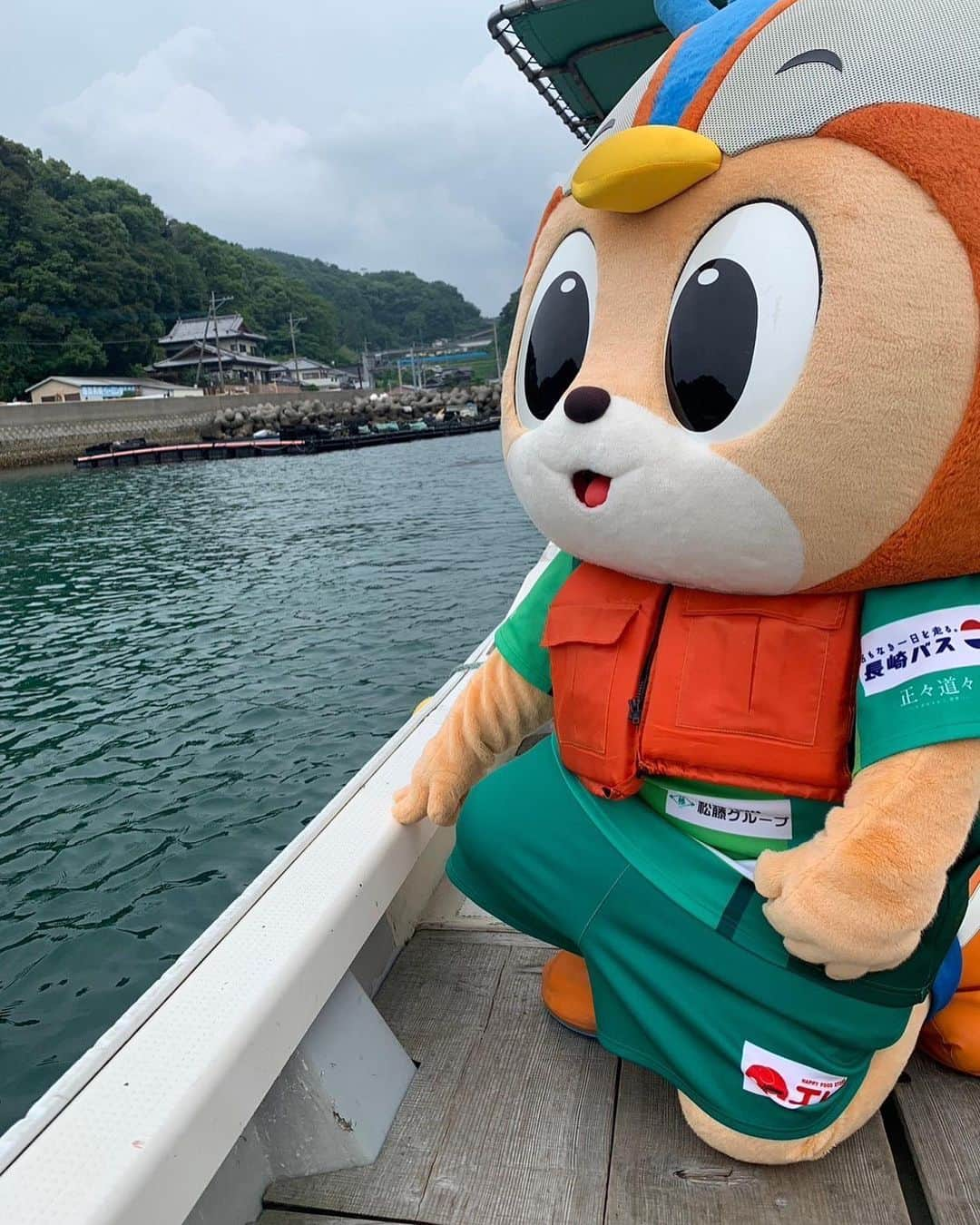 ヴィヴィくんさんのインスタグラム写真 - (ヴィヴィくんInstagram)「かっこいいうみのおとこのこっ🐥🛥️🌊✨  きょうの潜入❗ヴィヴィくんはペーロンたいけんにせんにゅう🛶🎶 ぜひごらんくださいっ👀🔎  #vvaren #vファーレン #vファーレン長崎 #長崎 #ヴィヴィくん #長崎市 #牧島ペーロン保存愛好会 さま #ペーロン」6月29日 17時11分 - vivikun_vvn