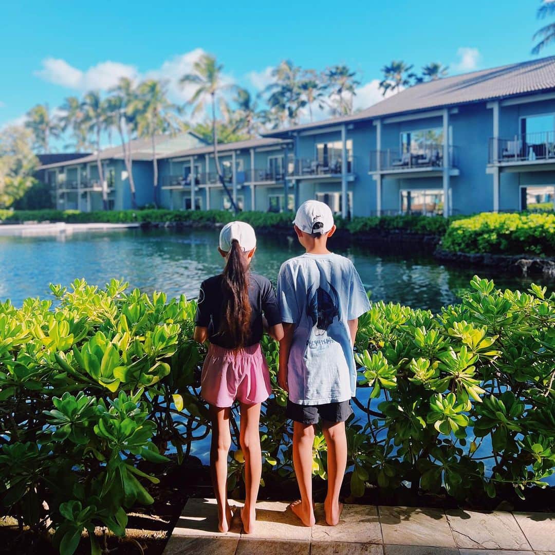 西山美希子のインスタグラム：「やっと来れた…子どもが生まれる前から、結婚する前から当たり前のように毎年来ていたココに、いつのまにか来れなくなってしまって😢気がついたら4年。この場所にいることをずっと夢見てたから、夢なの？と思ってしまう。プロポーズされた日も結婚した日も、子どもが生まれて初めてきた海外旅行もここに泊まってた…想い出いっぱいのこの場所は何も変わってなくて、泣いてしまいそう！」