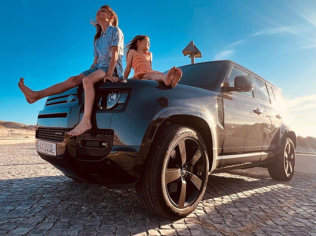 ダニエラ・ルーアのインスタグラム：「This was a full trip to Portugal (reel to come)… . Foi uma viagem a Portugal cheia (haverá reel em breve)… . #Defender #lovethedrive #」