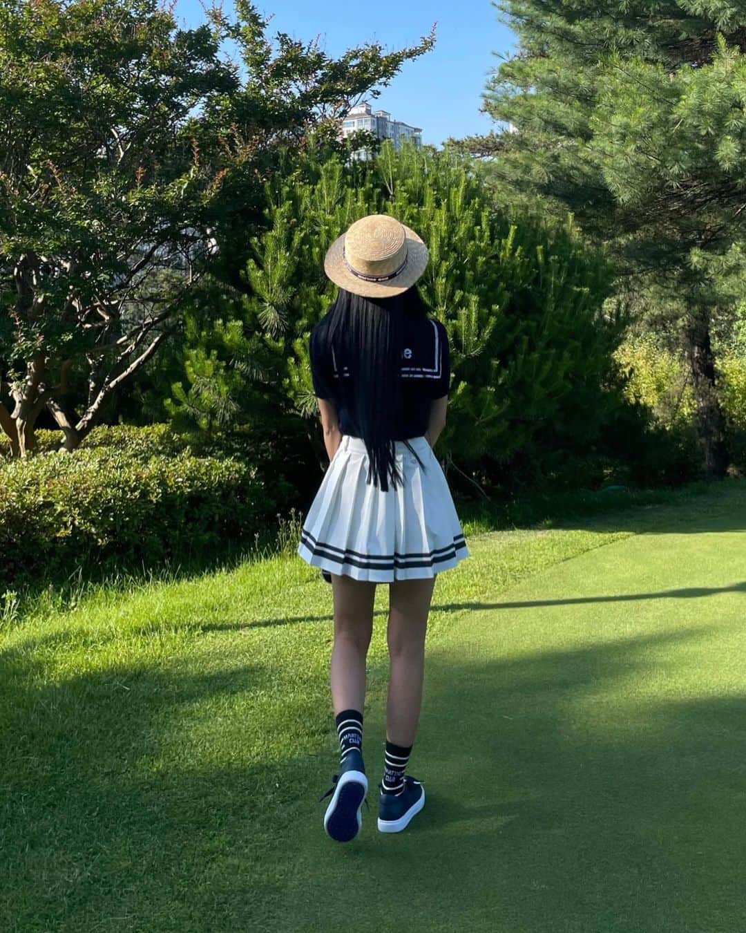 キュリ のインスタグラム：「#광고 @martine.golf ⛳️ Don't follow me I'm lost too...」