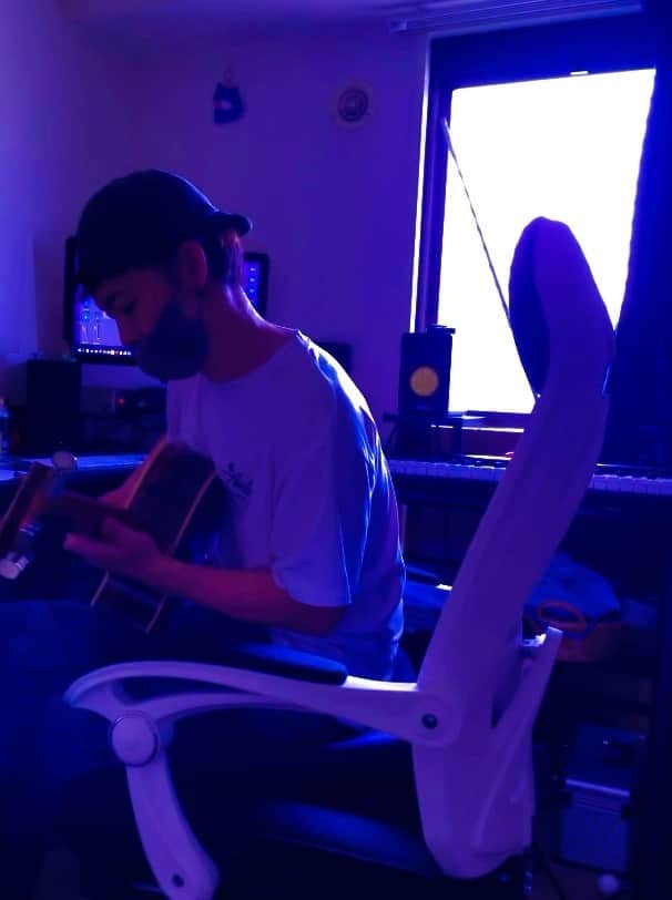 宏実のインスタグラム：「2022年夏「246」制作中📷　  一緒に作ってくれた周ちゃん🎸✨　  "GOOD👍"」