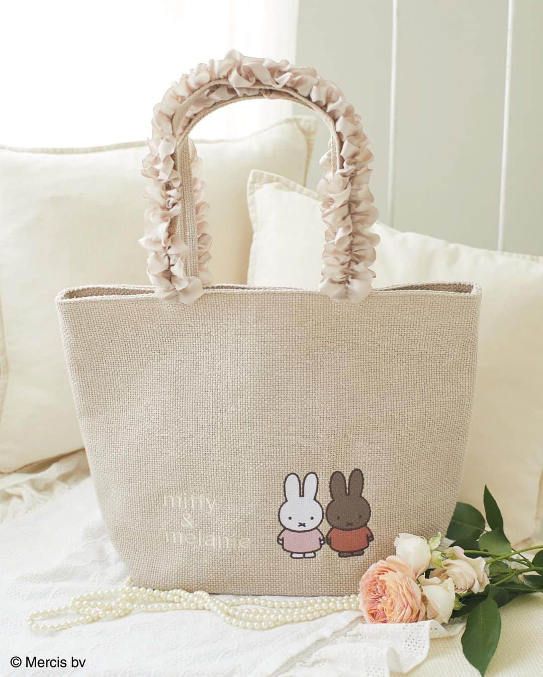 maisondefleur_pressさんのインスタグラム写真 - (maisondefleur_pressInstagram)「. サマーキャンペーン 「ミッフィーと パルコの なつ。」 コラボレーションアイテム🌻☀️  毎回大好評のmiffy コラボレーションアイテムが今年も登場✨  7/21(fri)からMaison de FLEUR 仙台パルコ店で先行販売！ 8/14(mon)12:00から 公式通販ストライプクラブでも販売💐  淡くくすみカラーアイテムなのでカジュアルコーデにも ガーリーコーデにも合わせやすく毎日使いに◎  「ミッフィーとパルコのなつ。」 コラボレーションアイテムをお見逃しなく✨  ＜商品詳細＞ 🌼miffy & boris/バスケットクロストートM ￥7,300(taxin) / CharcoalGray  🌼miffy & melanie/バスケットクロストートM ￥7,300(taxin) / Beige  🌼miffy/リール付きパスケース ￥5,000(taxin) / CharcoalGray  🌼miffy & melanie/リール付きパスケース ￥5,000(taxin) / Beige  #maisondefleur#メゾンドフルール#フルール#miffiy  #ミッフィー #ミッフィーグッズ#ミッフィースタイル #ミッフィー好きと繋がりたい#ミッフィー好き #ミッフィーちゃん#ミッフィーコラボ#ボリス #ダーン#バーバラ#可愛いものが好き #かわいいものが好き#トートバッグ #ポーチ #キャラポーチ#カードケース #コラボレーション #コラボ#コラボアイテム #miffy_parco#ミッフィーとパルコのなつ」6月29日 17時07分 - maisondefleur_press
