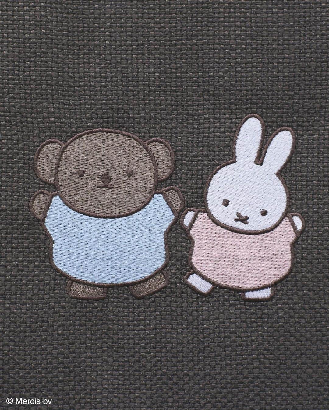 maisondefleur_pressさんのインスタグラム写真 - (maisondefleur_pressInstagram)「. サマーキャンペーン 「ミッフィーと パルコの なつ。」 コラボレーションアイテム🌻☀️  毎回大好評のmiffy コラボレーションアイテムが今年も登場✨  7/21(fri)からMaison de FLEUR 仙台パルコ店で先行販売！ 8/14(mon)12:00から 公式通販ストライプクラブでも販売💐  淡くくすみカラーアイテムなのでカジュアルコーデにも ガーリーコーデにも合わせやすく毎日使いに◎  「ミッフィーとパルコのなつ。」 コラボレーションアイテムをお見逃しなく✨  ＜商品詳細＞ 🌼miffy & boris/バスケットクロストートM ￥7,300(taxin) / CharcoalGray  🌼miffy & melanie/バスケットクロストートM ￥7,300(taxin) / Beige  🌼miffy/リール付きパスケース ￥5,000(taxin) / CharcoalGray  🌼miffy & melanie/リール付きパスケース ￥5,000(taxin) / Beige  #maisondefleur#メゾンドフルール#フルール#miffiy  #ミッフィー #ミッフィーグッズ#ミッフィースタイル #ミッフィー好きと繋がりたい#ミッフィー好き #ミッフィーちゃん#ミッフィーコラボ#ボリス #ダーン#バーバラ#可愛いものが好き #かわいいものが好き#トートバッグ #ポーチ #キャラポーチ#カードケース #コラボレーション #コラボ#コラボアイテム #miffy_parco#ミッフィーとパルコのなつ」6月29日 17時07分 - maisondefleur_press