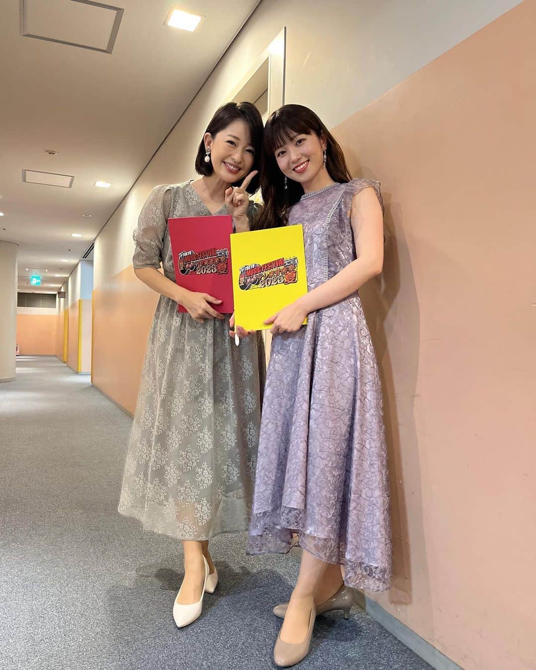 松丸友紀のインスタグラム：「昨日は#テレ東音楽祭2023 ご覧くださりありがとうございました！！😆  私は今年の新人アナの#中根アナ と共に酒井法子さんへのインタビューに臨みました。  中根アナ、あまりにも緊張していたようでマイクに汗が🎤😆  新人アナの初々しさが微笑ましい🌱☺️  今年の新人アナは3人。 #長部アナ #高橋アナ #中根アナ  皆さまどうぞよろしくお願い致します😉」