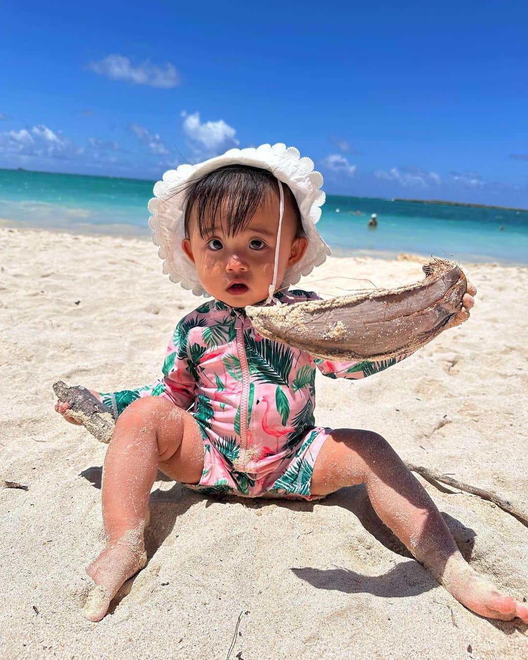ANNA さんのインスタグラム写真 - (ANNA Instagram)「Kailua Beachで遊んで、island snowでシェイブアイス🍨  今日も楽しい1日でした🌈  ハワイは今、夜の10時です🕙 おやすみなさい🌙  #子連れハワイ #1歳女の子ママ #kailuabeach #islandsnowhawaii」6月29日 17時21分 - anna_flare
