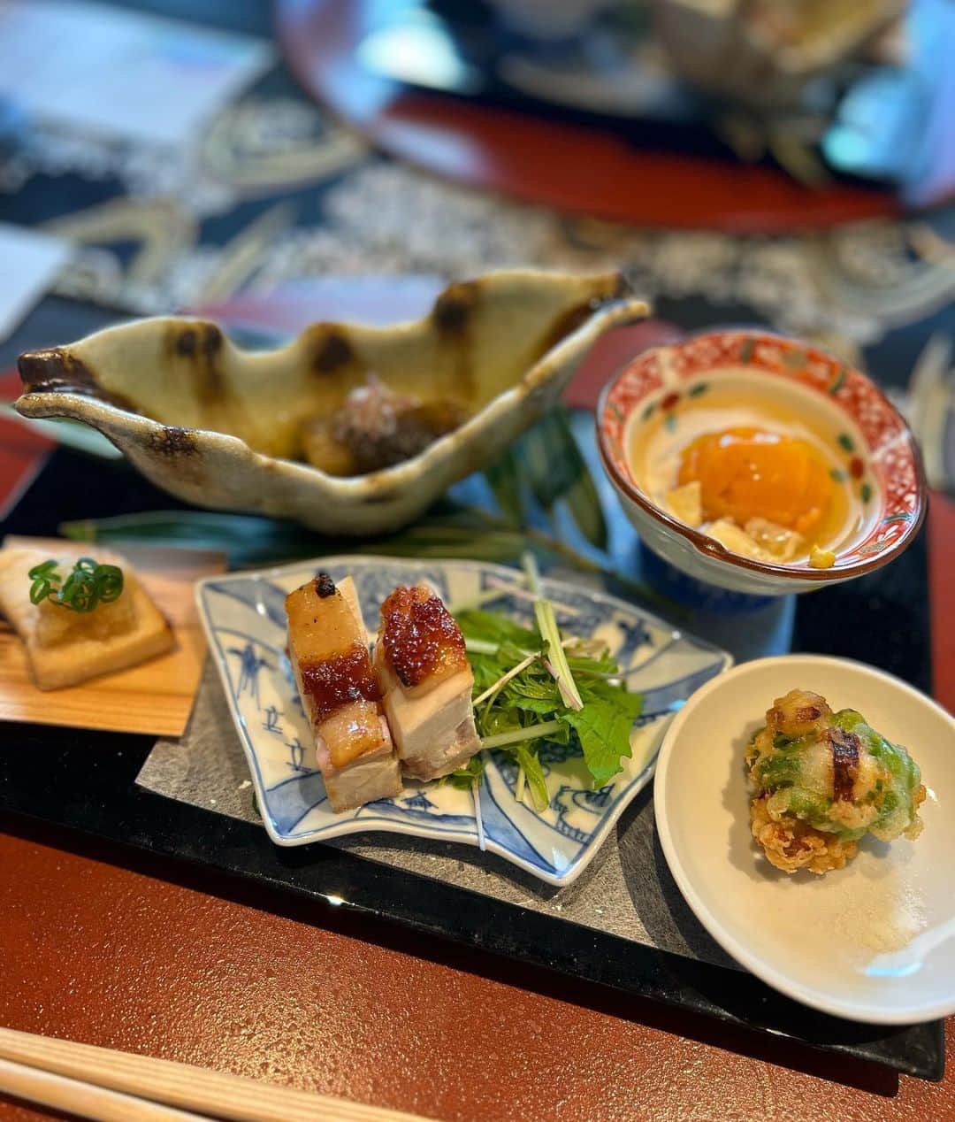 浦田麻緖さんのインスタグラム写真 - (浦田麻緖Instagram)「ちょっと早いけど、過ぎてからよりも、先にお祝いしたかったもんで🤭まいまい先取りバースデー🎂🎉|･ω･)ﾉ やぽ～| ///|👏🏻·͜·👏🏻·͜·👏🏻·͜·  月に一度のまいまいとの美食ランチ巡り会という事で...🥢 今回は、気になっていた @hoshinonaruki_aoyama  さんへ☆ŧ‹”ŧ‹”(◉༥◉,,)  小鉢にちょこちょこ盛られていて、色んなものが食べられて、ズバリ女性が好きそうなランチでした♡  今日もいっぱいお話しして、お腹いっぱいだぁ〜( *´꒳`*)🤭🤭🤭   #星のなる木青山  #和食ランチ   #和食が美味しいお店  #ランチ  #お誕生日おめでとう」6月29日 17時23分 - mao.urata