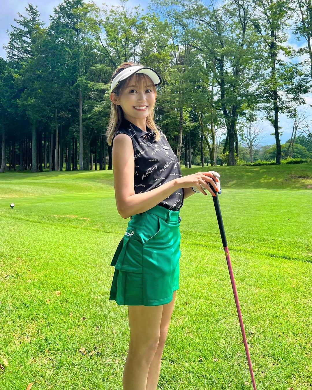 後藤佑紀のインスタグラム：「今日はゴルフ行ってきたよ🏌️‍♀️  口癖は「一打あたりの金額が安い」の万年伸び代しかないマンだけど今日は黒須パイセンのアドバイスのお陰で楽しくなるのが早かったので上達する日も近いと思います😌w  ウェアは @mutaracing_wear 💚 新しいウェアやっと着られて嬉しい🥰  ゴルフバッグも派手でかわいい🌈   #muta #mutaracing #mutamarine  #mutamarinegolf  #ゴルフ #ゴルフウェア #ゴルフ女子  #ゴルフコーデ  #ゴルフ初心者 #レースクイーン #mutaracingfairies」