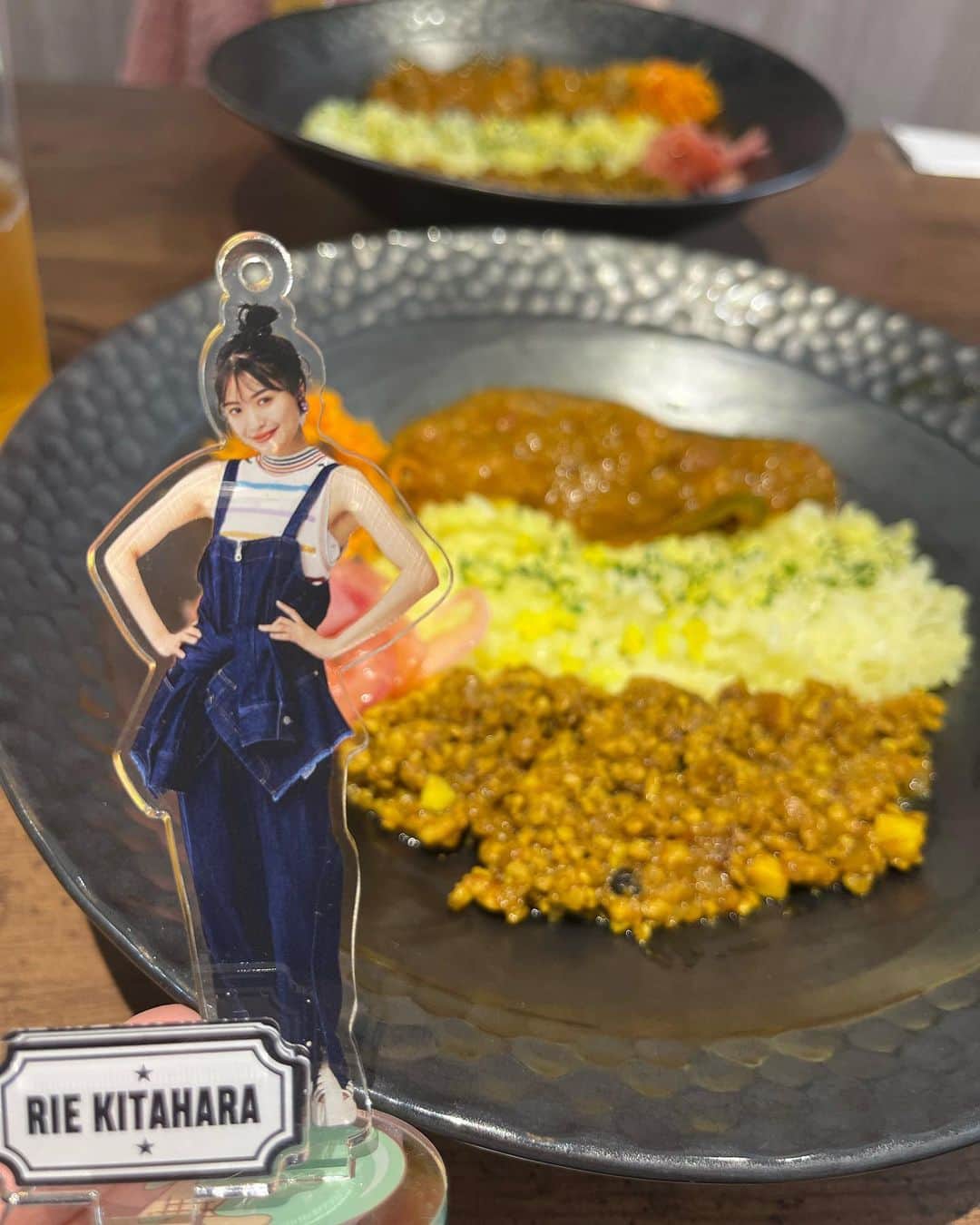 岩佐美咲のインスタグラム：「りえちゃんのカレー屋さん🍛♡  期間限定と言わず本当にお店出して欲しいくらい美味しかったです…🥹　　　　　　　　　　　　　　　　　　　 　　　　　　　　　　　　　　　　　　　　 #カレー #カレーライス #スパイスカレー #キーマカレー #ランチ #アクスタ #推し活」