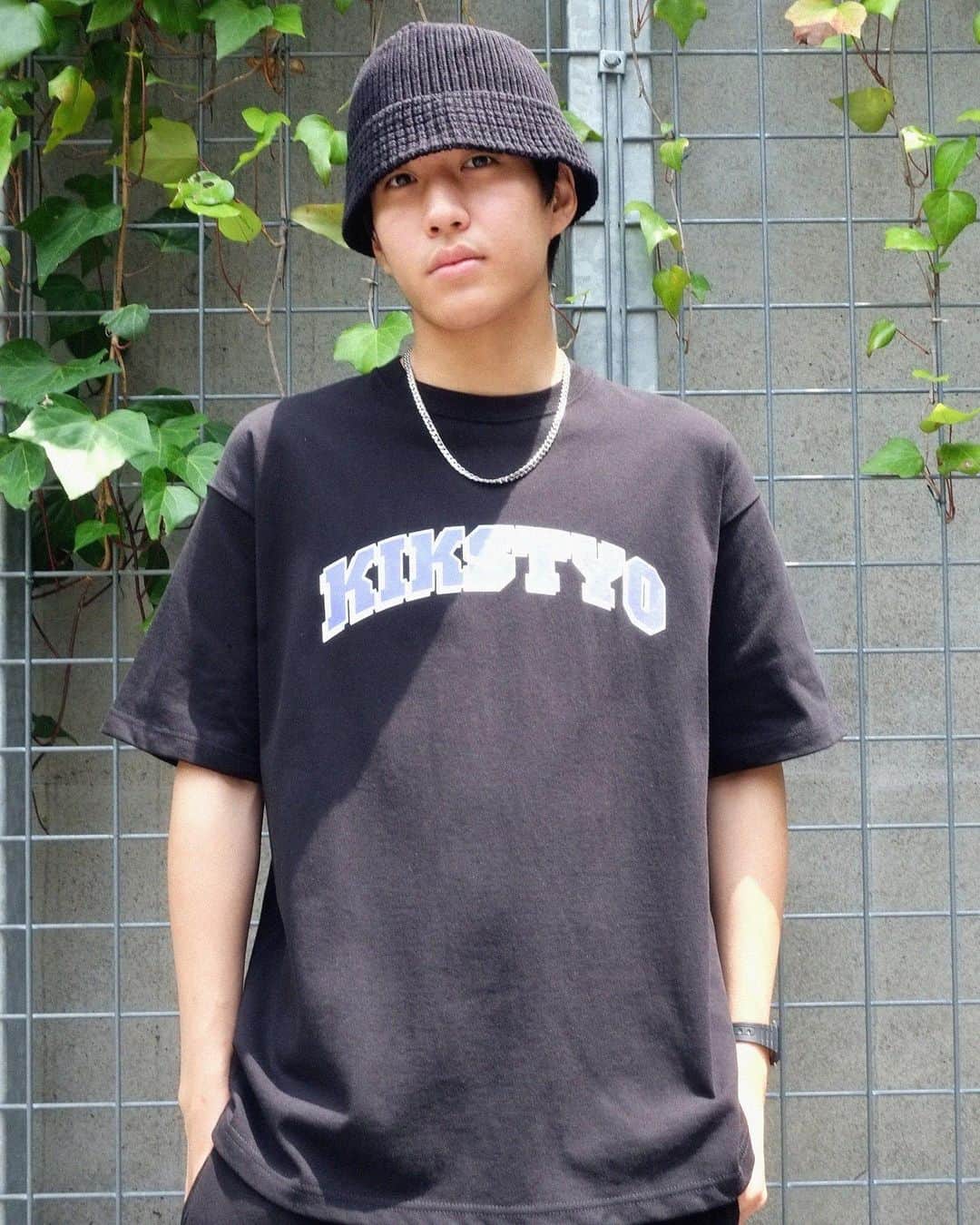 KIKSTYOのインスタグラム：「. STYLE SAMPLE '23 Item... ・COLLEGE BIG TEE ・COLLEGE LOGO SHORTS ・CHOJU LOGO TEE ・NYLON LOGO SHORTS ・BRICK BOX LOGO TEE Model... @3__39__9  @fuji__ry0ya . #kikstyo #stylesample」