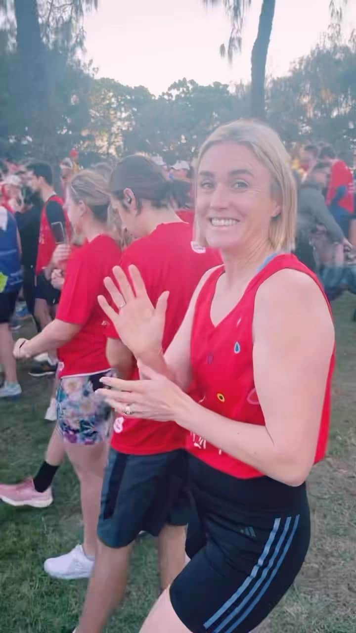 サリー・ピアソンのインスタグラム：「There’s no better feeling than getting active with your local community on a Saturday morning! The Medibank parkrun Road Trip is wrapping up its national tour this Saturday (1 July) at 7am at the Cairns parkrun, along the Cairns Esplanade.   I had a blast at the event in my hometown on the Gold Coast last Saturday. I got to meet some friendly and encouraging people and enjoy a free massage and some healthy snacks after my run!   If you’re looking for something active and social to do in Cairns this weekend, visit the Medibank website to register for the free community event, or to find a parkrun near you @medibank @parkrunau #ad #MedibankparkrunRoadTrip」