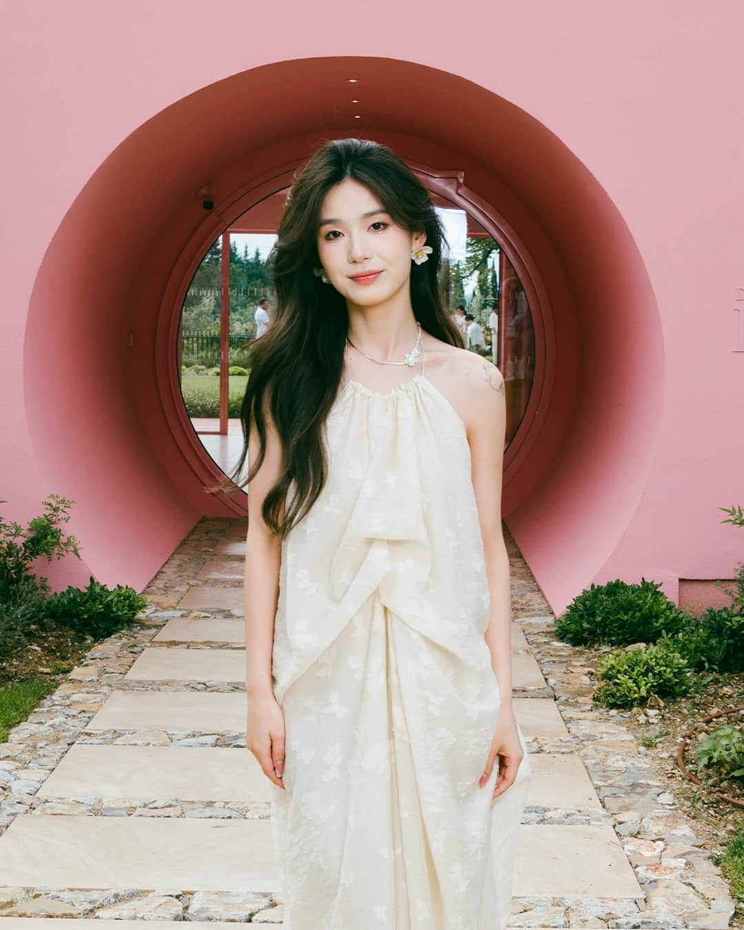 Lancôme Officialさんのインスタグラム写真 - (Lancôme OfficialInstagram)「Welcome to Domaine de la Rose. Alongside our Longevity Retreat guests who visited the premises earlier this month, discover the newly inaugurated eco-designed floral residence in Grasse. This estate, located in the South of France, is the epitome of Lancôme’s heritage, essence and vision for the future. #Lancome #TheLongevityRetreat #DomaineDeLaRose」6月29日 18時00分 - lancomeofficial