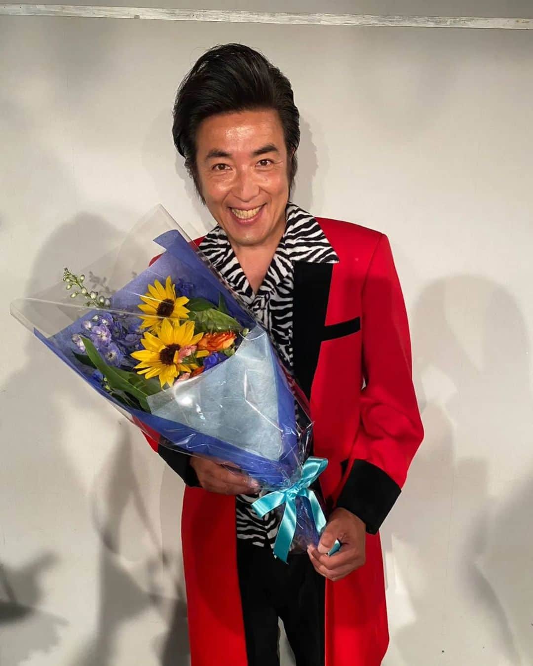 だが、情熱はあるのインスタグラム：「. ／ ものまねパブのドラコ役 #TAIGA さん クランクアップ💐 ＼  「ステキなドラマに出させていただいてありがとうございました」とクールに挨拶したTAIGAさんですが､直前まで「もっと登場シーン作ってくださいよ！もっと出たいです！」とスタッフに直訴していました😂  #だが情熱はある」