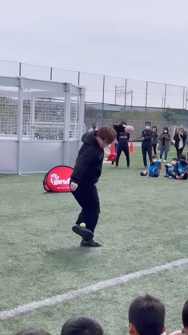石田太志のインスタグラム：「Footbag performance. @taishiishida #freestyle #footbag #worldchampion #trick #performance #soccer #football #skills #skill #フットバッグ #世界一 #パフォーマンス #サッカー #リフティング #フリースタイル #サッカー少年 #サッカー大会」