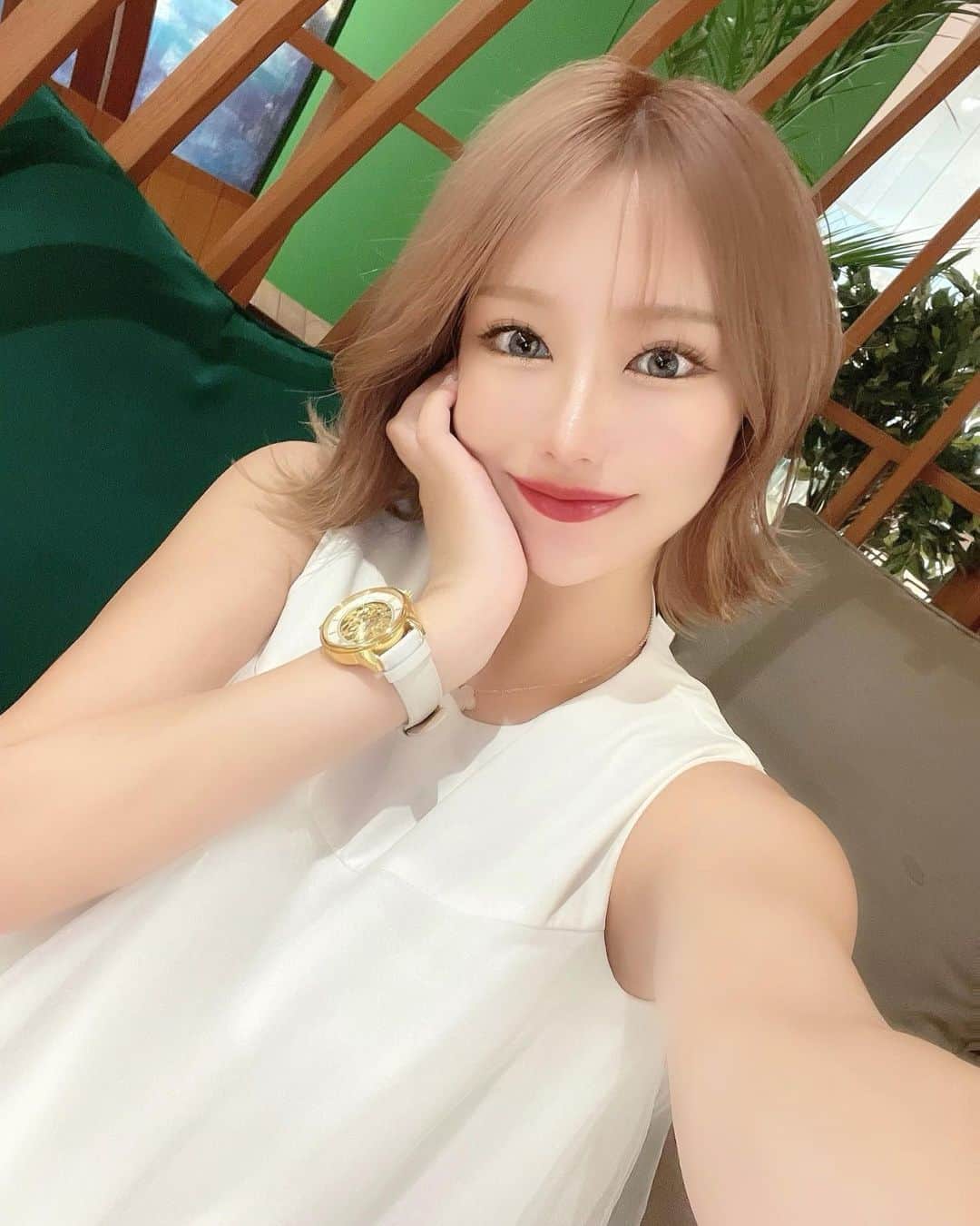 あいりさんのインスタグラム写真 - (あいりInstagram)「🕊‎  てるてる坊主みたいやね って言われたこの服は @birthdaybashshop ☀️⸝‪⸝⸝‪‪‪  どおりで雨予報やのに 晴れたはずや(๑'-'๑) 🌈  #てるてる坊主#きょこ#今日のコーデ#今日のコーディネート#ノースリーブ#きれいめコーデ#レディディオール#大人可愛いコーデ#外ハネボブ#外ハネショート#ディオールバッグ#dior」6月29日 18時06分 - airigramxx