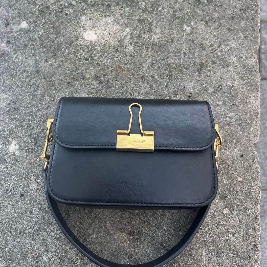 OFF-WHITE C/O VIRGIL ABLOHのインスタグラム：「[found image] Off-White™ plain binder “S” shoulder bag via @ibkamara」