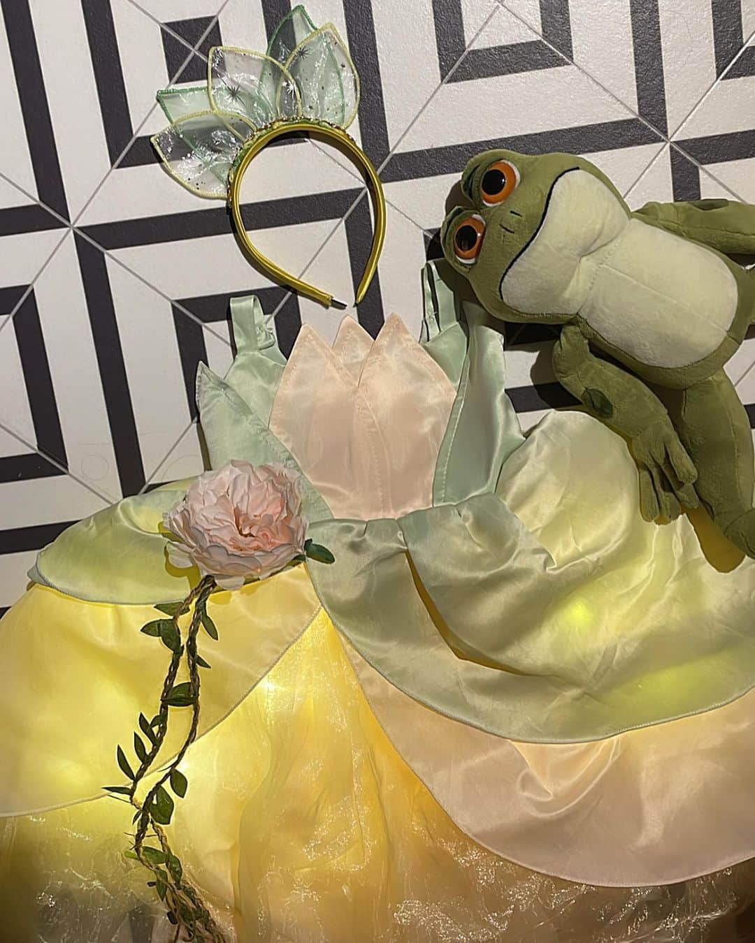 miniのインスタグラム：「Princess Tiana🐸👑💋💓💜  また来年は、何でBirthday Disney行こうかな…✨✨✨  お楽しみに💞  #birthdaydisney #princesandthefrog #princesstiana #babytiana #プリンセスと魔法のキス #プリンセスティアナ #ティアナ」