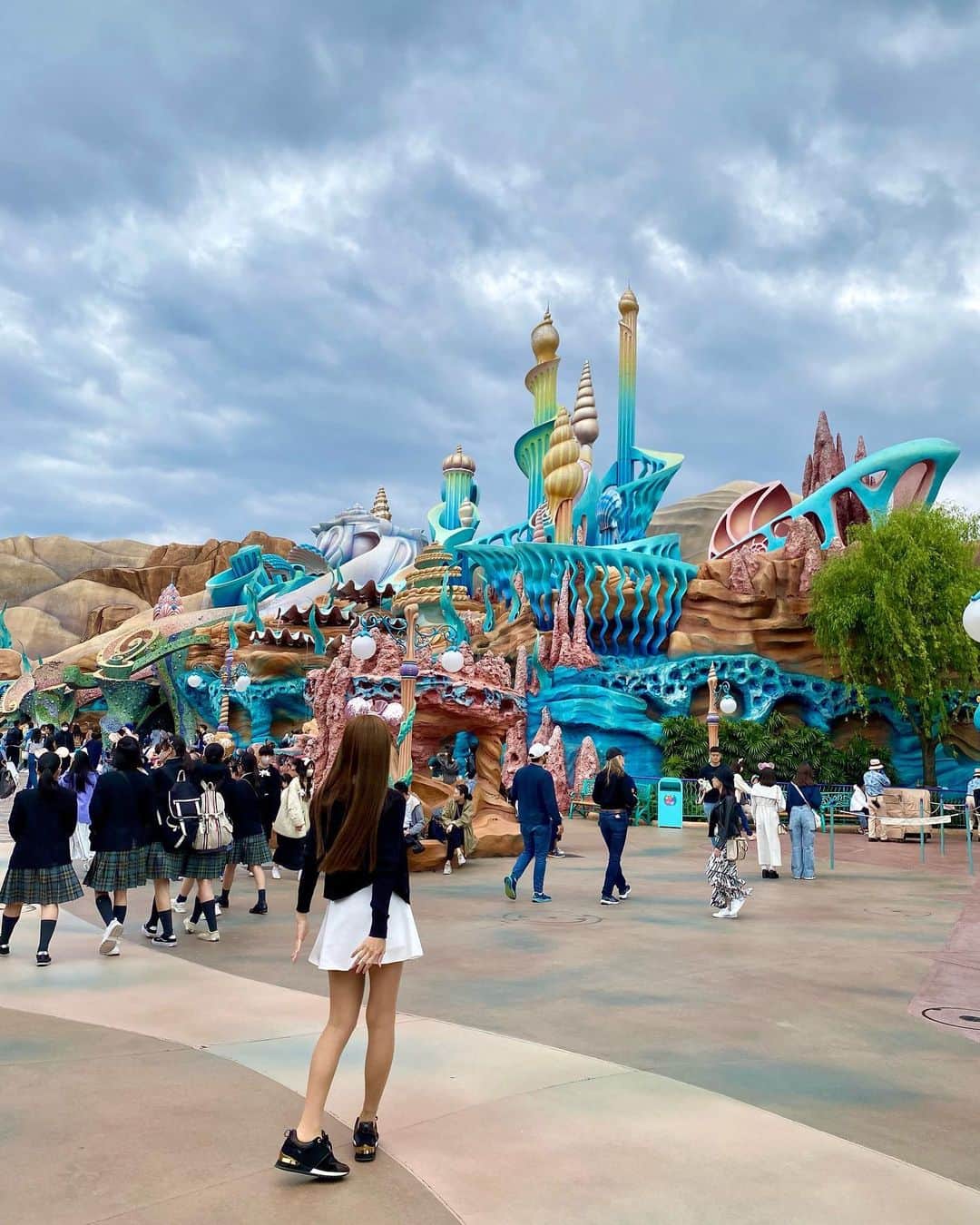 MARIKOのインスタグラム：「. . まりこを探せ🫣笑 乗り物もいっぱい乗れたし満足🩵 . . . . . . . . . . #ディズニーシー」