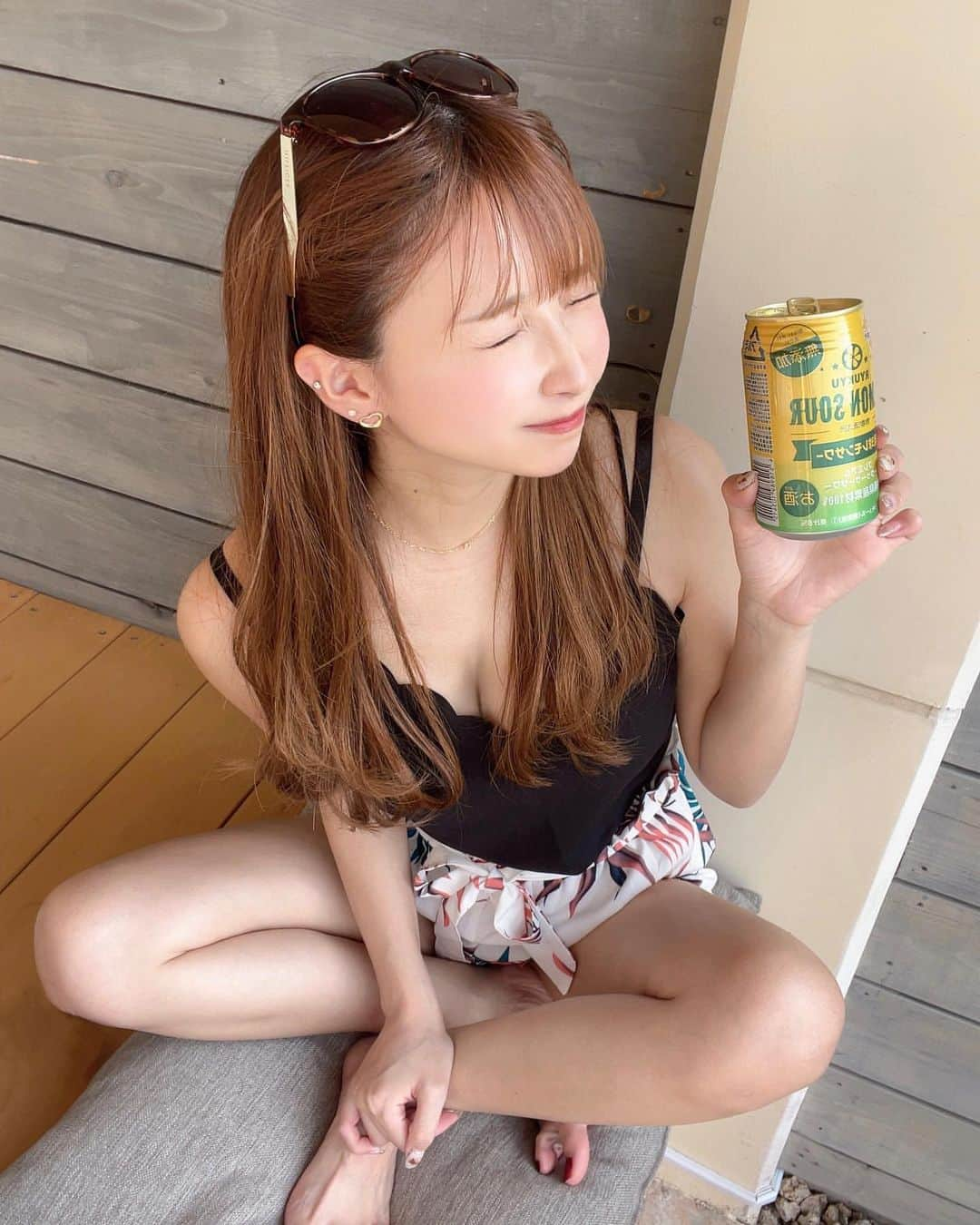 美女美容事情さんのインスタグラム写真 - (美女美容事情Instagram)「《 沖 縄 旅 行 ✈︎ 🌺🏝️》 *⁠ リポストを使って素敵な美女の投稿を紹介させて頂く【ビジョビ💄美女美容事情💅】のコーナーです✨ *⁠ 今回ご紹介させて頂きますのは!!👀❤︎⁠⠀ mikiさん< @_miki823 >の素敵なお写真📸⁠⠀⁠⠀⁠⠀⁠ *⁠⠀⁠⠀⁠⠀⁠⠀ 可愛くて美しすぎるお姉さん💖🖤 沖縄で飲むお酒は最高に美味しいですよね🍺 *⠀⁠⠀⁠⠀⁠⠀⁠⠀ mikiさん< @_miki823 > ⁠⠀⁠⠀⁠⠀⁠⠀ 素敵な投稿ありがとうございました☺️📸✨ *⠀⁠⠀⁠⠀⁠⠀⁠⠀ mikiさんのアカウントには他にも素晴らしい投稿が沢山ありますので是非覗いてみてくださいね💁‍♀️💙⁠⠀⁠⠀⁠⠀⁠⠀ *⠀⁠⠀⁠⠀⁠⠀⁠⠀ △▼△▼△▼△▼△▼△▼△▼△▼△▼ ⁠⠀⁠⠀⁠⠀ ❤🧡💛「美女美容事情」💚💙💜⠀⠀⠀⠀⠀⠀⠀⠀⠀⠀⠀⠀⠀⠀⁠⠀⁠⠀⁠⠀⁠⠀⁠⠀ 👇掲載ご希望の方は👇⠀⠀⠀⠀⠀⠀⠀⠀⠀⠀⠀⠀⠀⠀⠀⁠⠀⁠⠀⁠⠀⁠⠀⁠⠀ @b_b_j.jタグ付けと🖤 #ビジョビ ⁠⠀ 🖤タグ付けお願いします✨⠀⠀⠀⠀⠀⠀⠀⠀⠀⠀⠀⠀⠀⠀⠀⁠⠀⁠⠀⁠⠀⁠⠀⁠⠀ △▼△▼△▼△▼△▼△▼△▼△▼△▼ ⁠⠀⁠ #小浜島#石垣島#沖縄#沖縄旅行#沖縄グルメ#沖縄カフェ#沖縄ホテル#沖縄観光#沖縄料理#沖縄ランチ#沖縄観光スポット#沖縄ディナー#八重山#八重山諸島#石垣島グルメ#石垣島グルメ#石垣島カフェ#石垣島ランチ#石垣島旅行#石垣島#ユーグレナ#沖縄居酒屋#夏コーデ#リゾートコーデ#リゾートホテル#地ビール#水着コーデ#okinawa#okinawatrip」6月29日 18時30分 - b_b_j.j