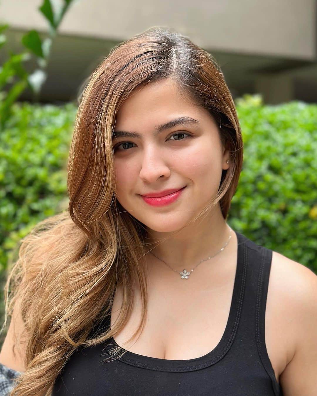 Alexa Ilacadのインスタグラム：「Choose to shine. ☺️💓 Thank you for my new necklace, @diamondph.co! 💎」