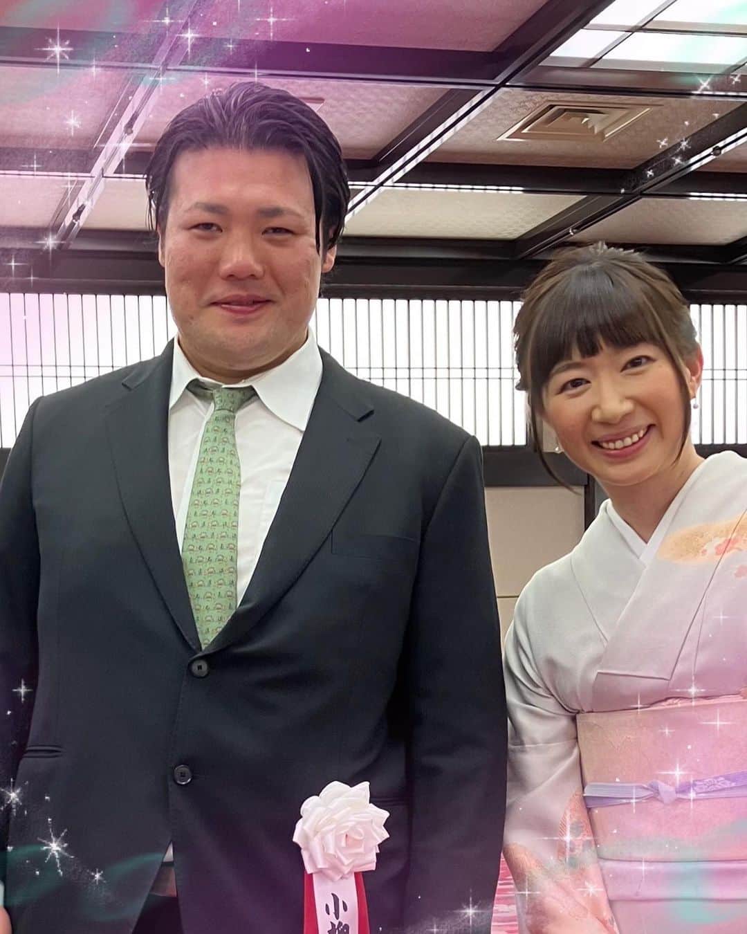 小泉エリのインスタグラム：「この前の日曜日、豊山関の断髪式が無事に行われました😄 お越しいただいた皆様ありがとうございました♪ 断髪後のお姿も素敵でした〜🥹 最後は東京農業大学名物の、大根踊りで会場は大盛り上がり〜🥰  #時津風部屋 #豊山 #断髪式 #東京農大 #大根踊り #いつも優しい笑顔の豊山関です #お疲れ様でした」