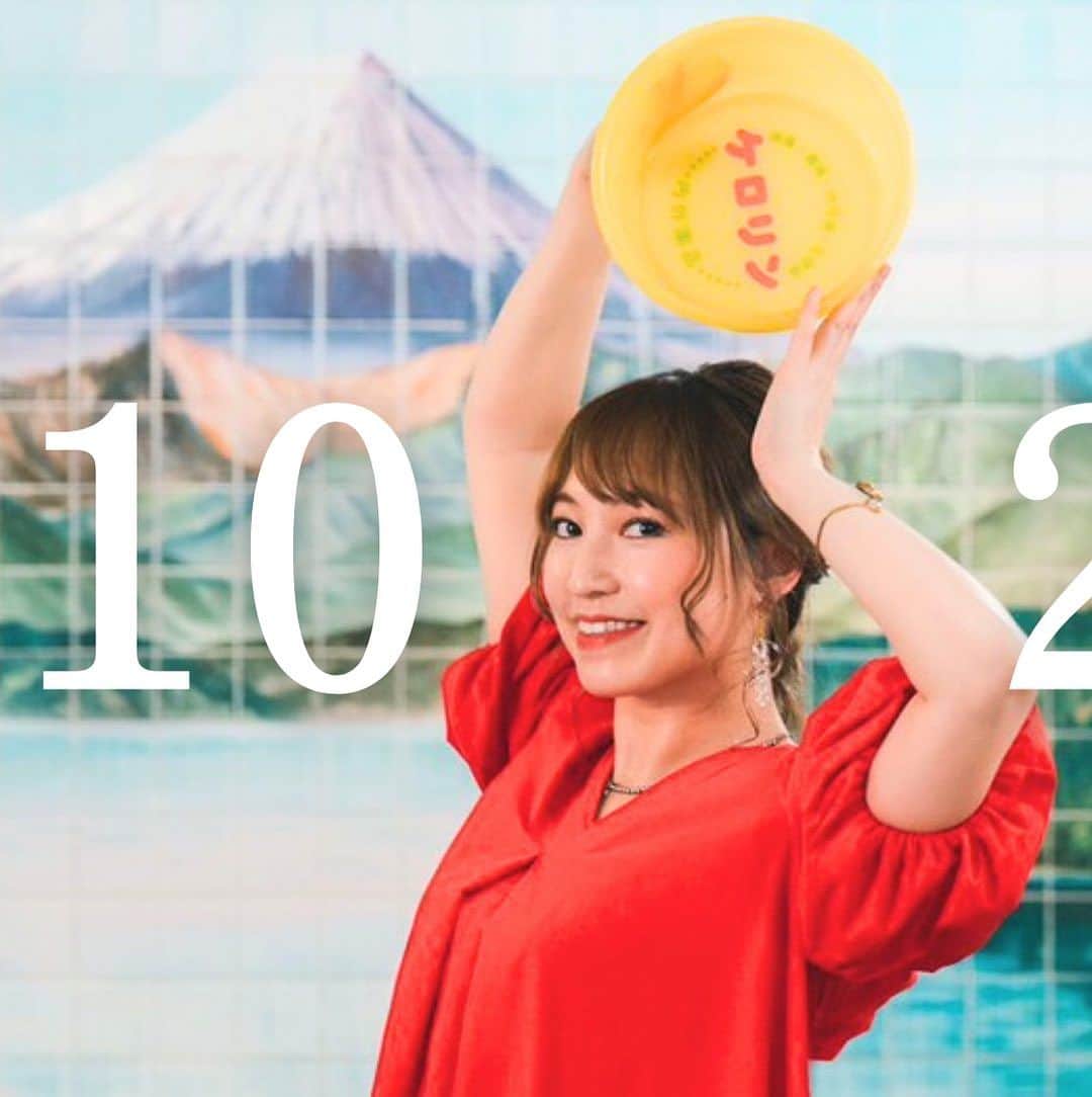 浅井未歩のインスタグラム：「【心がととのうライブとは】  温泉やサウナに入った後に全身が整って浄化されるように  ライブを見た後に、 心がスッキリして「明日も頑張ろう！」って思ってもらえるような「心がととのう時間」にしたい 「生きている実感を味わってもらえる時間」にしたいと思っています。  【心を揺さぶられたある１本の映画】  こないだ「生きる力」がテーマになっているある映画を観に行ったのです。  「30歳を過ぎてもボクシングを続ける プロボクサーとその活動を支える妻の物語」  町工場で働きながら、周りからのそろそろ諦めろよなどの心ない言葉にも屈せず 何歳になっても夢を追うことを諦めない主人公だったのですが、 ある試合で大怪我の末、現役引退へ追い込まれます。  リングの上で、血だらけになりながらもギリギリまで這い上がって闘い抜いた主人公の姿。 怪我の症状がひどく、引退しなければならないことがわかったとき「あと少し、もう少しパンチが伸びてたら・・・」 悔しそうに悲しそうに語る主人公の姿に大変心打たれ、涙が止まらなかった。  その映画を見た後、散々泣いた後に 生きる力をもらった自分がいて  そうか！そういうことか！と腑に落ちたことがあった。  【誰かの生きる力になりたい、歌の力を信じていきたい】  きっとどんな姿であれ、 真っ直ぐに夢を追いかける人、 目標に向かって生きる人ってこの世の中に必要で、 その姿が誰かの生きる力になる。  そういう人がいなくなってしまったら この世界は滅びてしまうんだろうなって本気で思った。  私は、誰もが知っている有名なアーティストでもなく、 テレビで見かけるような芸能人なわけでもない。  だけど、歌うことが何よりも好きで、 何歳になっても歌で夢を見続けることを諦めることができない。  私もあの映画の主人公のように 不恰好でも、不完全でもいいから 前だけ見続けて生きていきたいって思っています。  前だけ見続けて生きていくというのは 時に大変なこともあるけれど、  リングの上でボロボロになっても 血だらけになっても 何があっても這い上がって 無様に生きていく姿を届けて  誰かの生きる力になりたい 歌の力を信じていきたい  そういう思いで歌を歌っています。 そして10月20日も、そんな思いで挑みます。  ῀῀῀῀῀῀῀῀῀῀῀῀῀῀῀῀῀῀῀῀῀῀῀῀῀῀῀῀῀῀῀῀῀῀῀῀῀῀῀῀῀῀῀῀῀῀῀῀῀῀῀῀  浅井未歩ワンマンライブ2023 〜あなたの心がととのうライブ〜  ■開催日：2023年10月20日（金） ■開場18:30　開演19:00  開催場所:cube garden 北海道札幌市中央区北2条東3丁目2-5  ■チケット(7月1日より販売開始) 前売り4,000円（税込） 当日4,500円 ワンドリンク別途600円  ■全自由  ■バンドメンバー Key ナカムラジュンキ Bass 木村ケイコ Drms 森とも大 Gt 藤田ユウト  詳細は @asaimiho____24 プロフィールURLから!  ῀῀῀῀῀῀῀῀῀῀῀῀῀῀῀῀῀῀῀῀῀῀῀῀῀῀῀῀῀῀῀῀῀῀῀῀῀῀῀῀῀῀῀῀῀῀」
