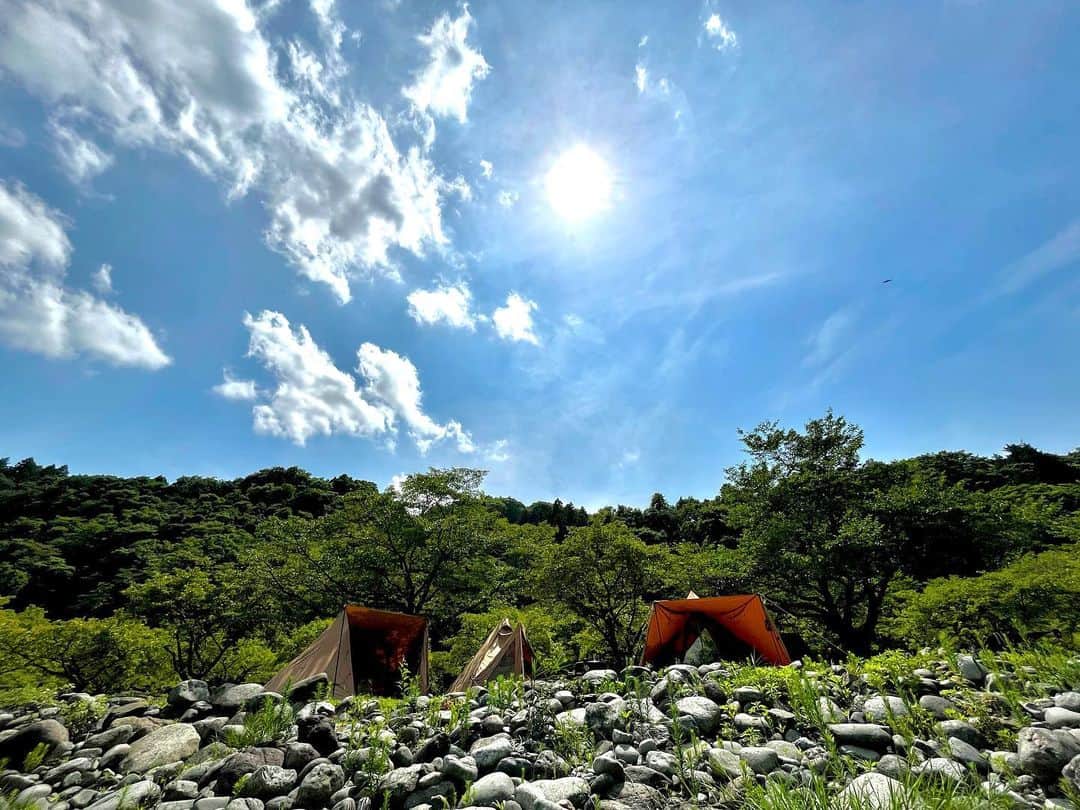 神田雄一朗のインスタグラム：「サイコウなやつやっております🏕️ #あくまでワーケーション  #一旦仕事します」