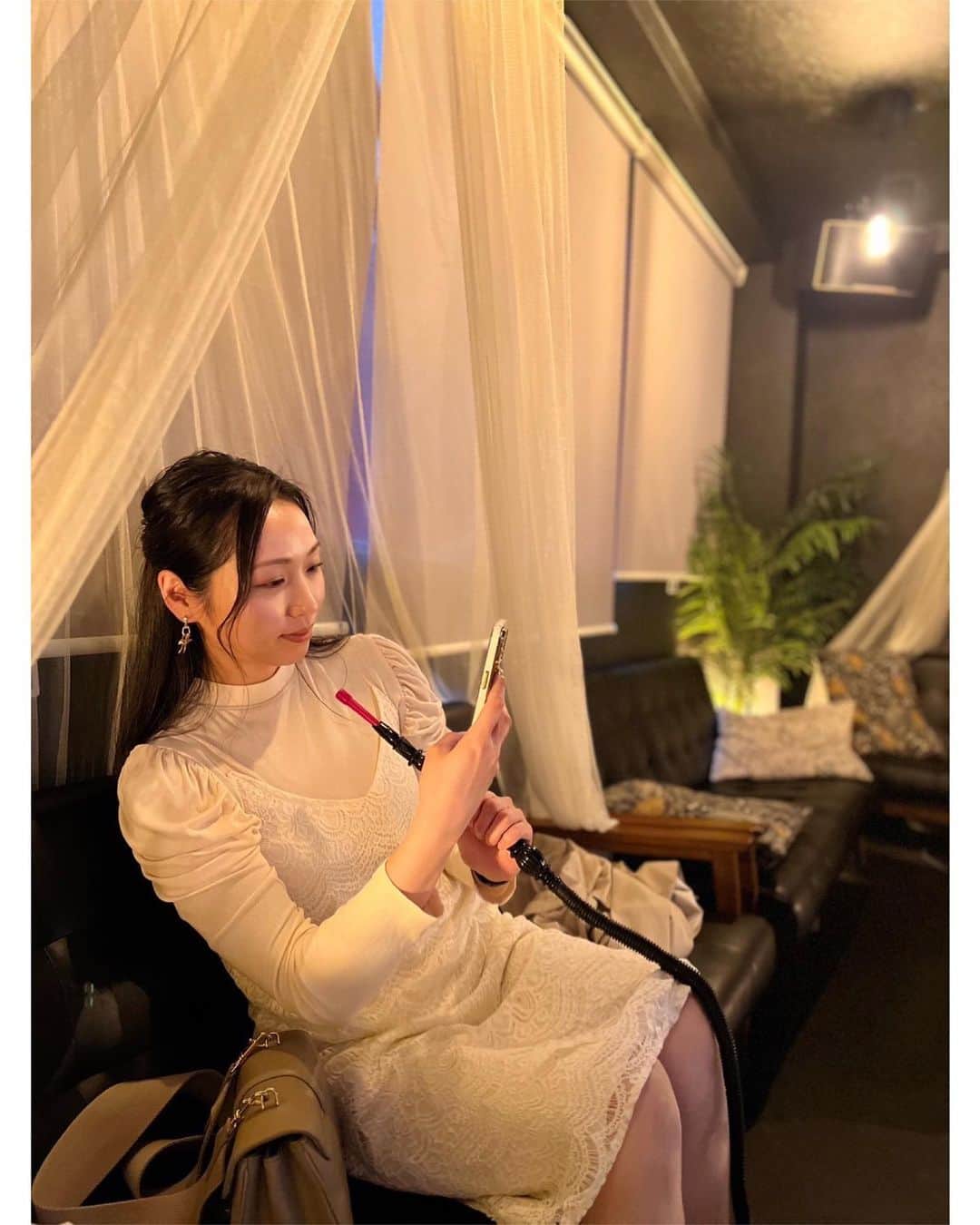 のインスタグラム：「昼間なのに夜みたい🌉 お花に囲まれた空間💐」