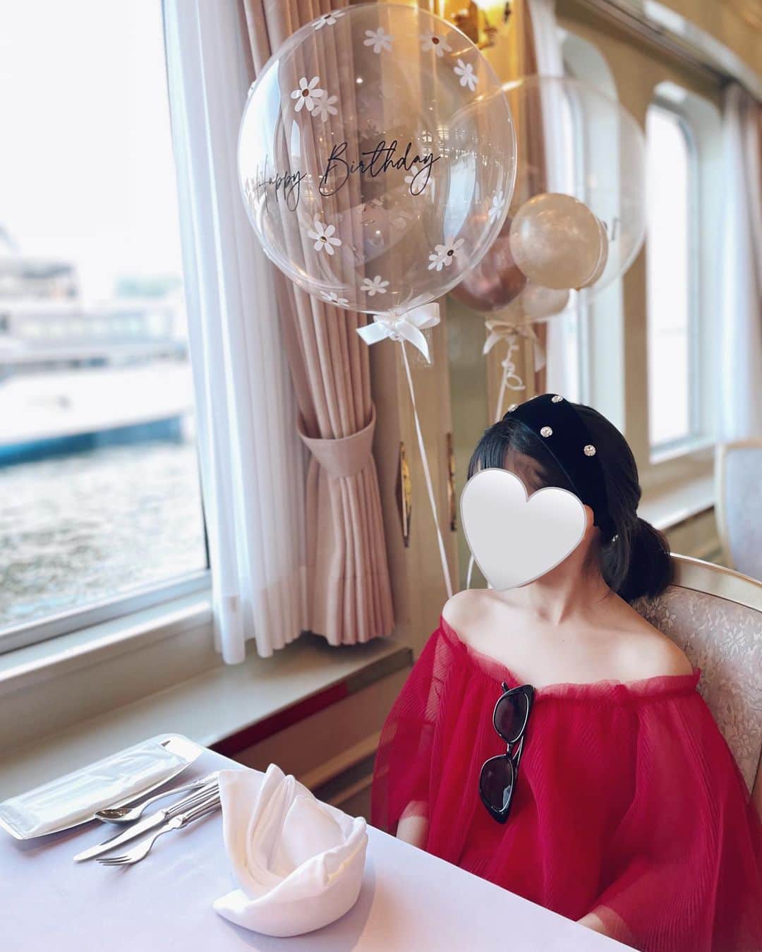 堀江直美さんのインスタグラム写真 - (堀江直美Instagram)「Birthday Dinner🚢🍽️  両家の👨🏽‍🦳👩🏼‍🦳がいっしょで何より嬉しそうでした❤️  10歳記念になったね🎂  #birthday#birthdaycake#birthdaygirl#birthdayparty#誕生日#お誕生日#娘#10歳おめでとう#誕生日ケーキ#誕生日バルーン#誕生日会#バースデー#ママライフ#家族時間#子育て#familytime#2歳差育児#10歳誕生日」6月29日 18時55分 - naomiiiiiiiiiiii