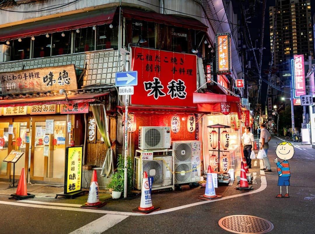 Osaka Bob（大阪観光局公式キャラクター）さんのインスタグラム写真 - (Osaka Bob（大阪観光局公式キャラクター）Instagram)「"Ajiho" is a lively takoyaki shop located near America-mura in Osaka. It's a beloved spot among both locals and tourists, known for its energetic atmosphere and the fact that it stays open until morning. 🐙  アメリカ村の近くにあるたこ焼き屋「元祖 味穂」朝まで営業している活気ある店で、地元民・観光客から愛されているで🐙  —————————————————————  #maido #withOsakaBob #OSAKA #osakatrip #japan #nihon #OsakaJapan #大坂 #오사카 #大阪 #Оsака #Осака #โอซาก้า #大阪観光 #sightseeing #Osakatravel #Osakajepang #traveljepang #アメリカ村」6月29日 19時00分 - maido_osaka_bob
