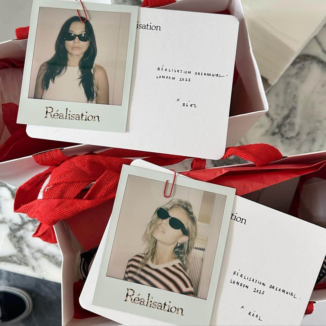 ジェシカ･ゴメスのインスタグラム：「london dreamgirls 2023  @roimata @realisationpar  polaroid by @xanthewetzler  🩷」