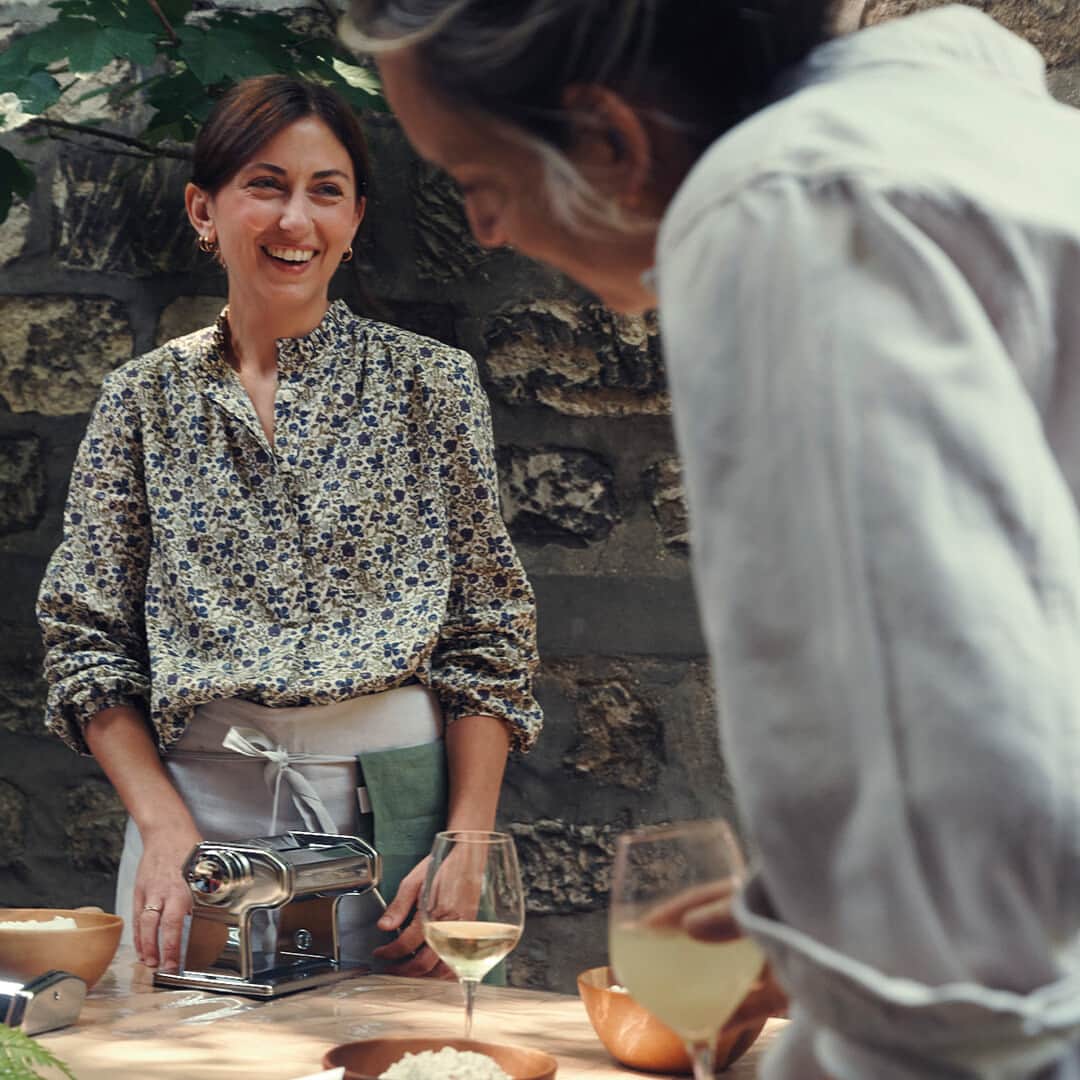bonpointさんのインスタグラム写真 - (bonpointInstagram)「The Maison Bonpoint welcomed journalists around a summer lunch made by the chef @LorenzaLenzi to unveil its latest collection. ​ During this bucolic outdoor event, our guests had a chance to mingle and make their own fresh pasta. ​  #Bonpoint #BonpointFW23 #PREvent」6月29日 19時02分 - bonpoint