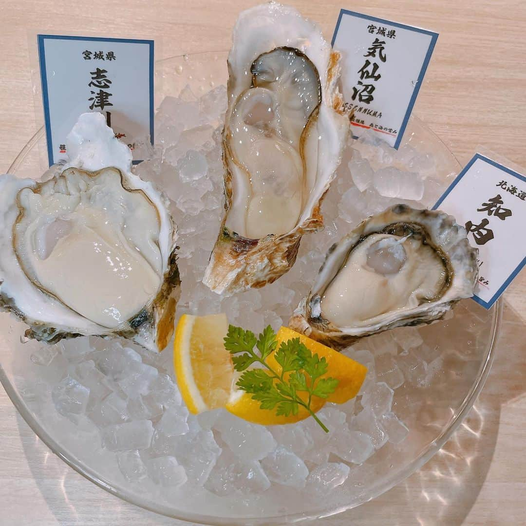 黒沢美怜さんのインスタグラム写真 - (黒沢美怜Instagram)「『MICHI FISH&OYSTER』 大井町にあるフレッシュな牡蠣と美味しい創作海鮮イタリアンの楽しめるお店🦪✨  驚いたのが牡蠣の新鮮さ✨  ハマってから週一くらいで牡蠣食べてる気がするけどその中でもピカイチでプリプリで新鮮だった気がします🌟  そしてオイスターバーは牡蠣以外のメニューがちょっと残念だなぁ😢💦 なんて思うこともあるんですがここはセンスが良すぎてどれを頼んでも美味しかったよ😋💓  頼んだものたちはこちら☟💫  【とうもろこしのムース】 ✴︎お通し  【生牡蠣三種盛り🦪】 ✴︎宮城 志津川 ✴︎宮城 気仙沼 ✴︎北海道 知内  【至福のパンナコッタ】  【燻製いわしのアンチョビキャベツ】  【とうもろこしのチーズフリット】  【牡蠣のグラタン🦪】  【牡蠣フライ🦪】  【ウニのクリームパスタ】  【ブリュレレアチーズケーキ】  ここのお店ハズレなしでした🙆‍♀️🌟 どれを食べてもわぁぁおいしい🤤💓ってなります😹💦 やっぱり牡蠣は新鮮ぶりぶりクリーミーなんだけど、品種によって牡蠣の味の濃いものや塩味が強いものなどの食べ比べもしっかりできて楽しい🤗💫  牡蠣だけじゃなくて、ベシャメルソースもとても美味しい牡蠣グラタンも至高だし牡蠣フライはカリトロ🤤💕  旬のとうもろこしのフリットはチーズがほんのり効いててコクがあってカリカリサクサク🌽✨  〆のパスタはニンニクも程よく効いててガツンと美味しい🥺🍝  私のオイスターバーリストにしっかり刻み込んだ美味しすぎるお店に出会えました😋🦪✨  ◆◇◆ MICHI FISH&OYSTER 050-5571-9271 東京都品川区東大井5-12-2 ユニーブル大井町 102 ◆◇◆  #michifishoyster #大井町グルメ #大井町ディナー #oysterbar #大井町飲み #oyster #oysterbar #オイスターバー #🦪 #生牡蠣 #牡蠣グラタン #牡蠣フライ #グルメ #グルメ巡り #東京グルメ #foodpic #foodstagram #foodphotography #foodie #gourmet #ごはん日記 #ごはん記録 #くろぐるめ」6月29日 19時10分 - kurosawamirei