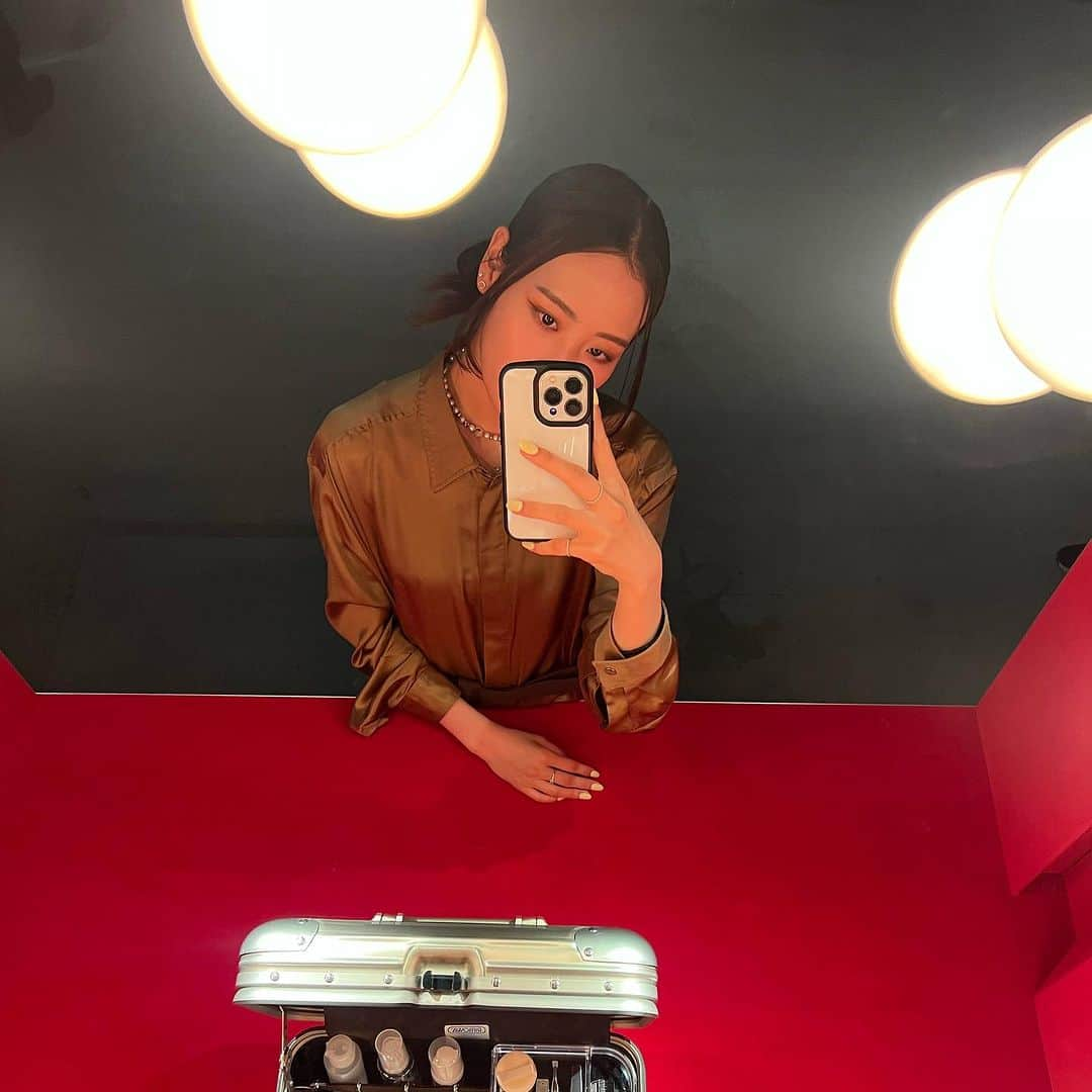 Miyuのインスタグラム：「Swipe right👉💃  #dancemiyudance#miyu#housedance @groovechronicles #ダンス#ootd #sly #gentlemonster#hystericglamour#diesel」