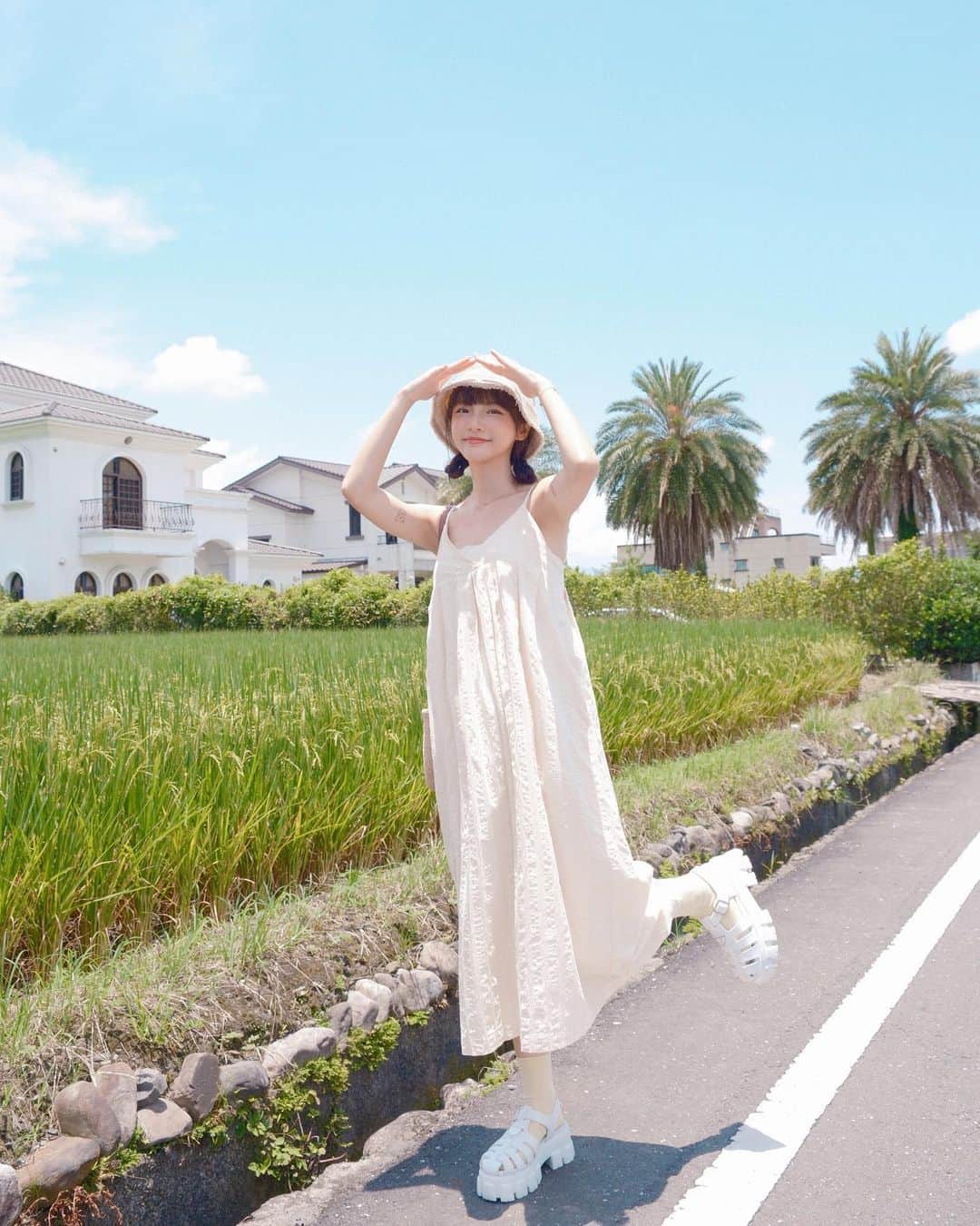 Ninaさんのインスタグラム写真 - (NinaInstagram)「上週宜蘭的好天氣 看到這個景好想去沖繩ㄛ～𖠚ᐝ  身上這件洋裝是吉的聯名 太好看～好喜歡♡  @hcnems X @queenshoplife」6月29日 19時21分 - ninaxxya