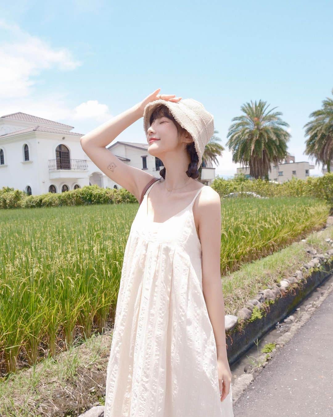 Ninaさんのインスタグラム写真 - (NinaInstagram)「上週宜蘭的好天氣 看到這個景好想去沖繩ㄛ～𖠚ᐝ  身上這件洋裝是吉的聯名 太好看～好喜歡♡  @hcnems X @queenshoplife」6月29日 19時21分 - ninaxxya