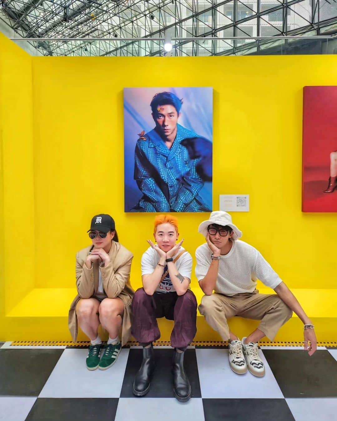 デスモンド・タンのインスタグラム：「Great fun with @wilderseas29 at our dear friend's @waltertan first photography exhibition. Clearly, we had so much fun that I acted like I was at home (check out the videos 😂)! We are soooooo proud of you, @waltertan! You are an inspiration! I am beyond thrilled for your incredible achievement!  Dear folks, if you are in town during this weekend, do swing by to witness the manifestation of Walter's dreams at his breathtaking exhibition. Each frame tells a story, inspiring others to chase their own aspirations. Visit "Dreamland" where dreams take flight!」