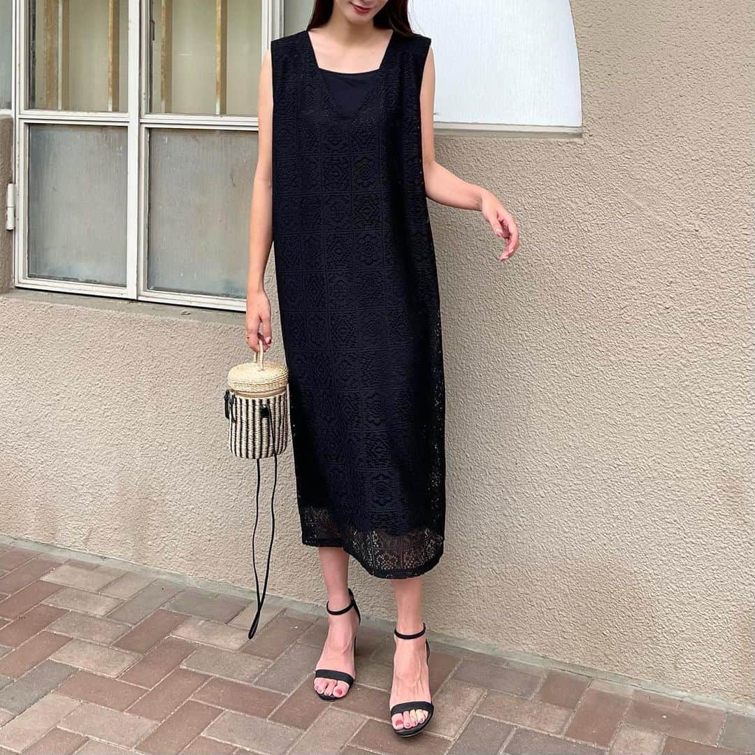 Nagiのインスタグラム：「レースのワンピース 前後2wayで着れる✨ Vネックの方を後ろにしても可愛いかったよ🥰  onepiece. @classicalelf_official 　　　　　 (ブラック Lsize着)   inner. #uniqlo   #クラシカルエルフ #classicalelf #エルフコーデ #タイアップ #uniqlo #gu #zara #ユニクロ #ジーユー #ザラ #zozo #zozotown #zozo購入品 #zozotown購入品 #ジャンパースカート #ジャンスカ #レースワンピース#プチプラコーデ#夏コーデ」