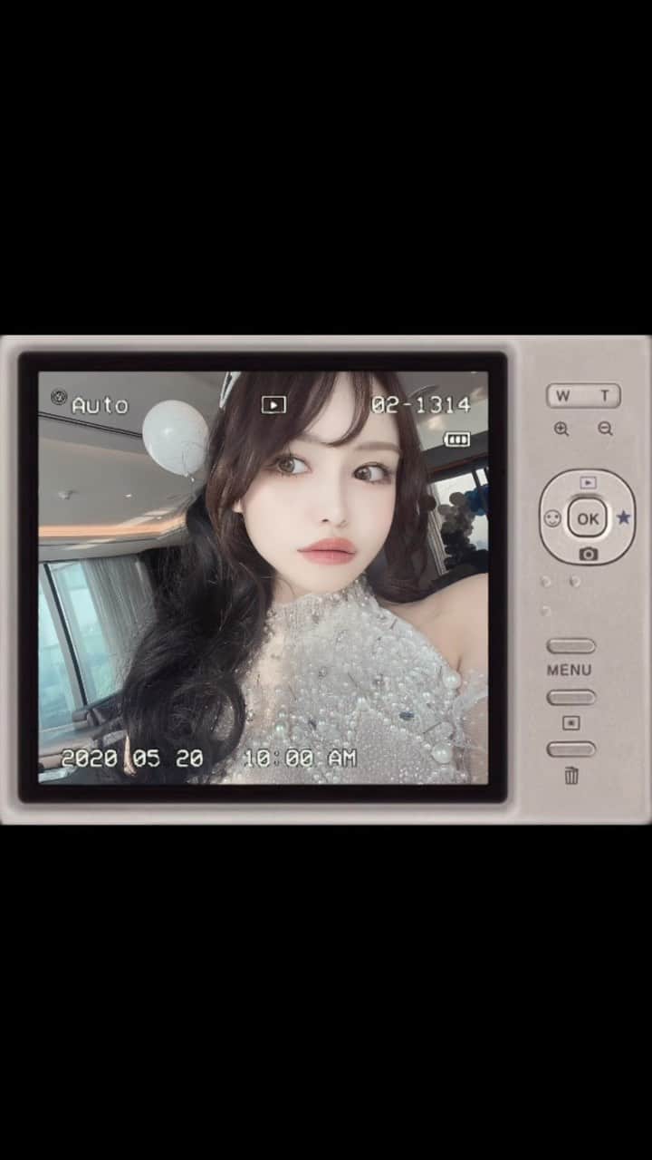 餃子のりさちゃんのインスタグラム：「今年の目標 「ファジーネーブルで酔える女になる」  、、、、、 テキーラのチェイサーにハイボール飲むのも(チェイサーがハイボール) シーシャに赤ワイン入れてる女が、お酒弱くなる方法を募集してます。  ちなみにお酒は飲んでないと弱くなると言われてるけど全くそんなことない。約半年、嗜む程度の飲酒しかしてないのに現役と変わらない。」