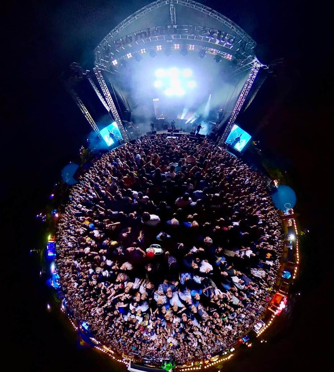 のインスタグラム：「@molotovbanda en Guayaquil @wankabeats  📸: @vtoledo_360   ***************** Please add #theta360 to your photos shot with THETA and post them😊 . . . . . #ricohusa #ricoh #ricohimaging #ricohtheta #lifein360 #360camera #360view #camera #cameratips #cameralover #photographylovers #photographer #photooftheday #photographytips #cameragear #photoediting #editingtips #art #360photography"」